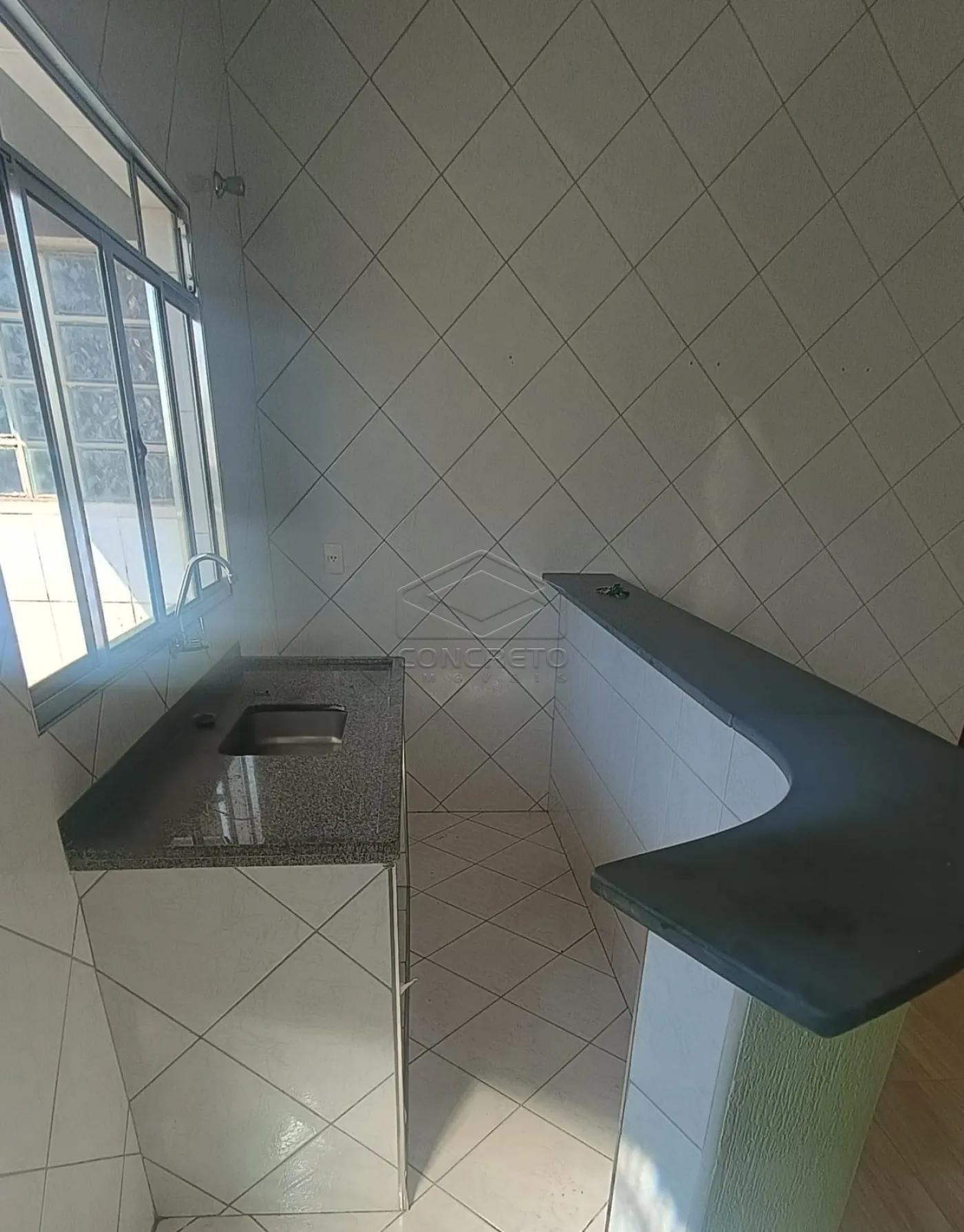 Alugar Apartamento / Kitnet em Len&ccedil;&oacute;is Paulista R$ 1.200,00 - Foto 2