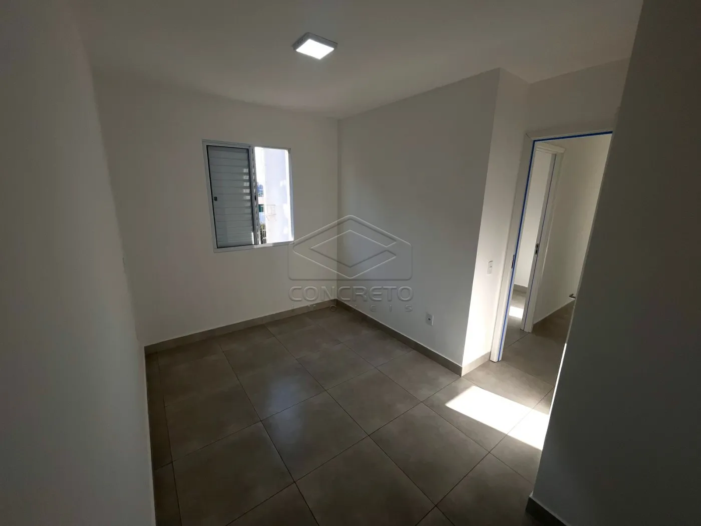 Alugar Apartamento / Padr&atilde;o em Len&ccedil;&oacute;is Paulista R$ 1.700,00 - Foto 3