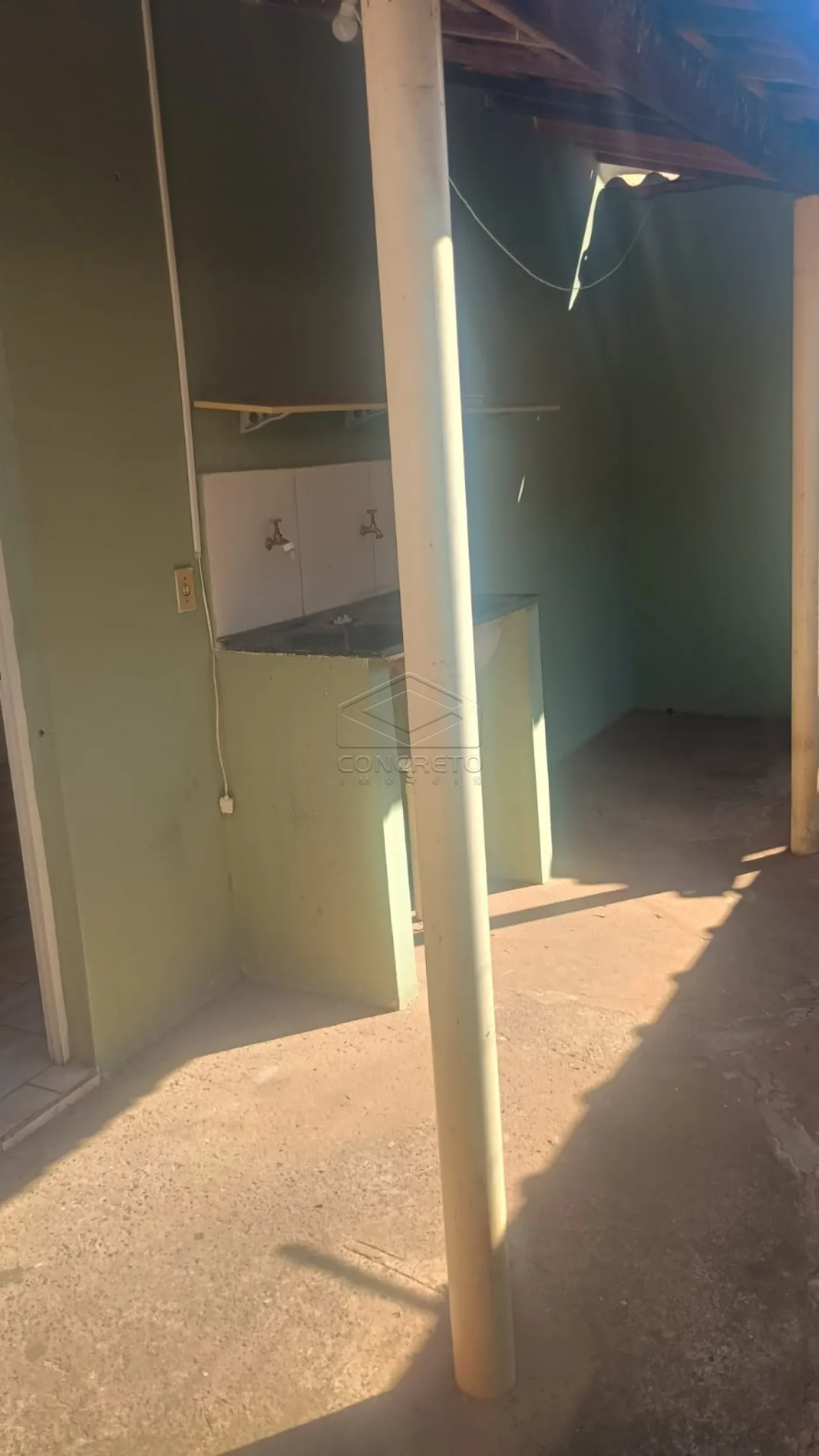 Alugar Casa / Padr&atilde;o em Len&ccedil;&oacute;is Paulista R$ 1.800,00 - Foto 2