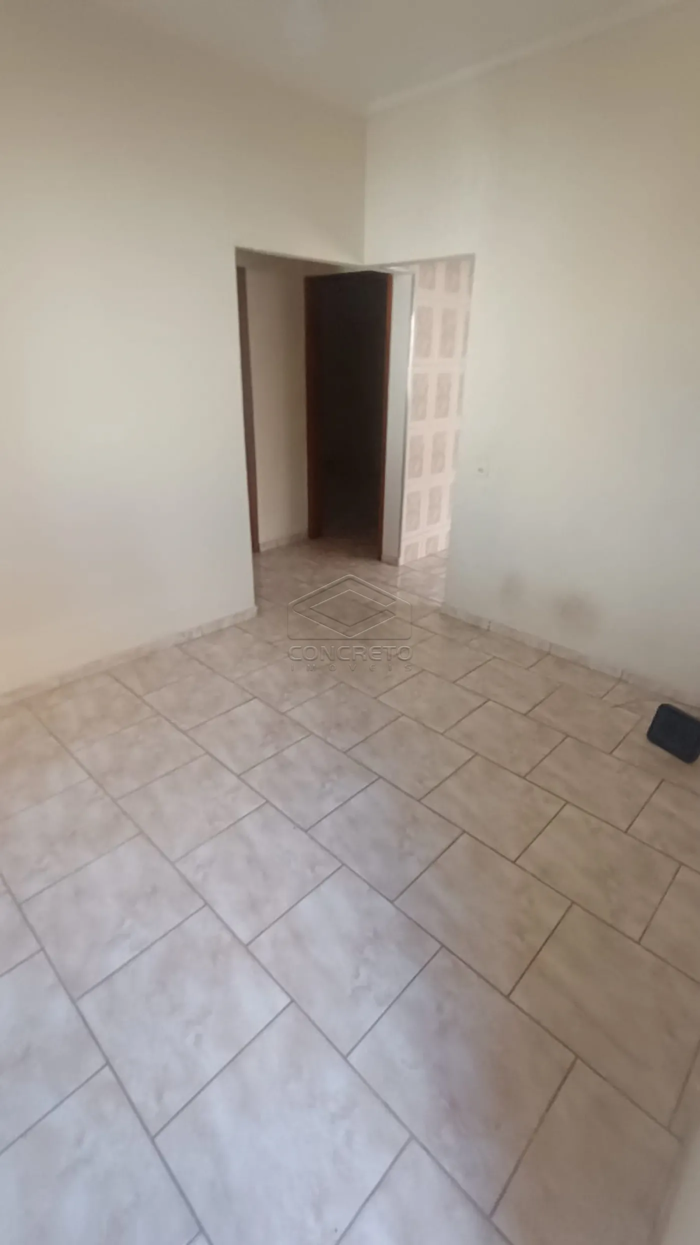 Alugar Casa / Padr&atilde;o em Len&ccedil;&oacute;is Paulista R$ 1.800,00 - Foto 3