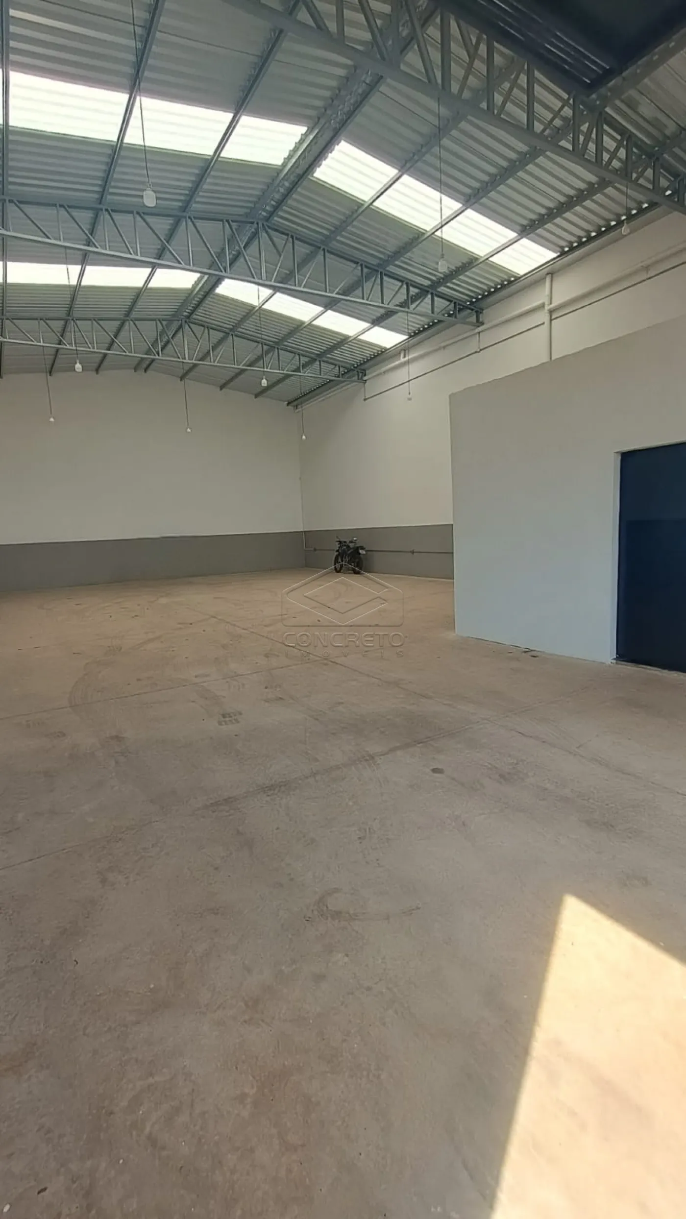 Alugar Comercial / Galp&atilde;o em Len&ccedil;&oacute;is Paulista R$ 5.000,00 - Foto 2