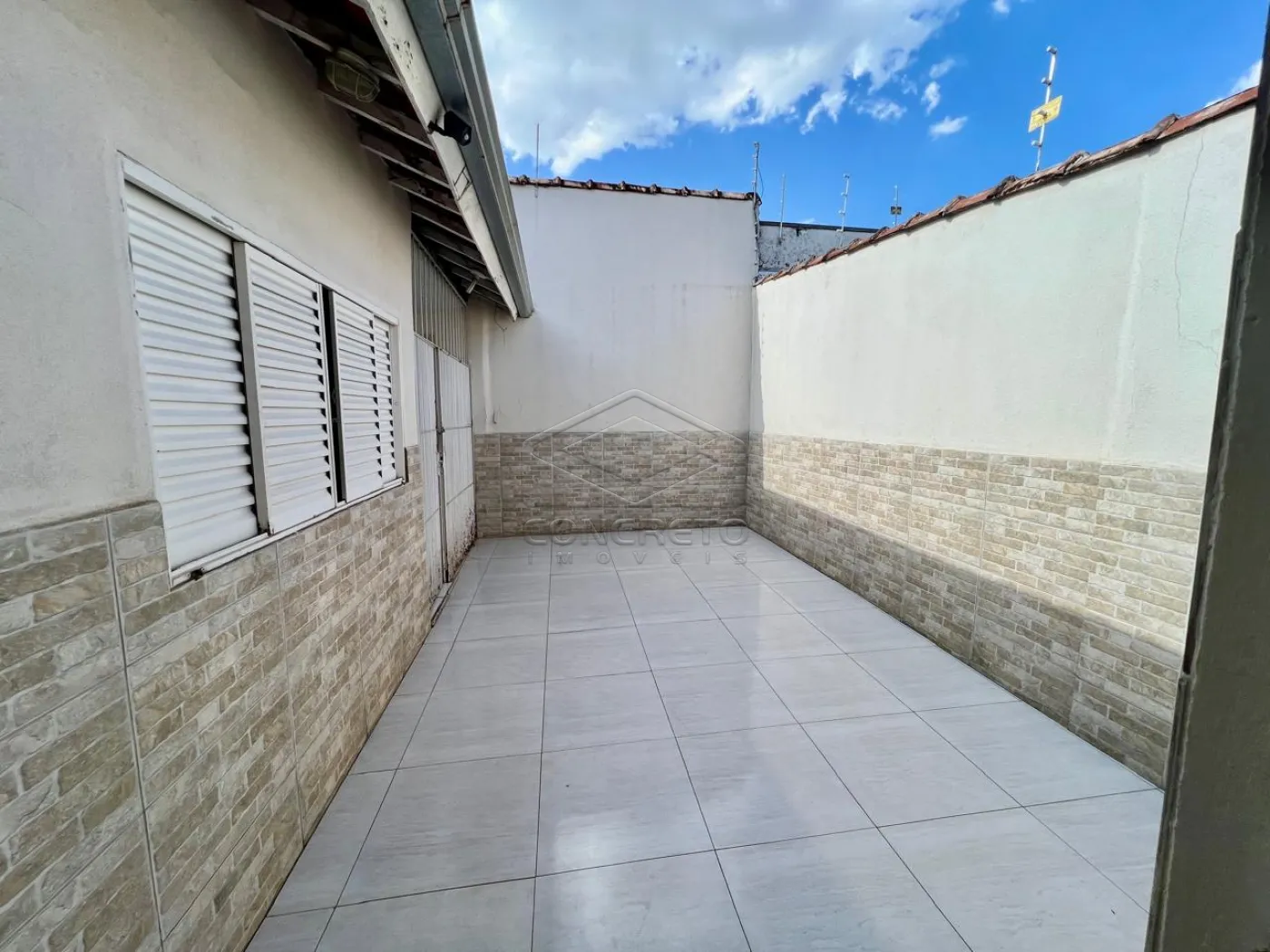 Comprar Casa / Padr&atilde;o em Len&ccedil;&oacute;is Paulista R$ 340.000,00 - Foto 2