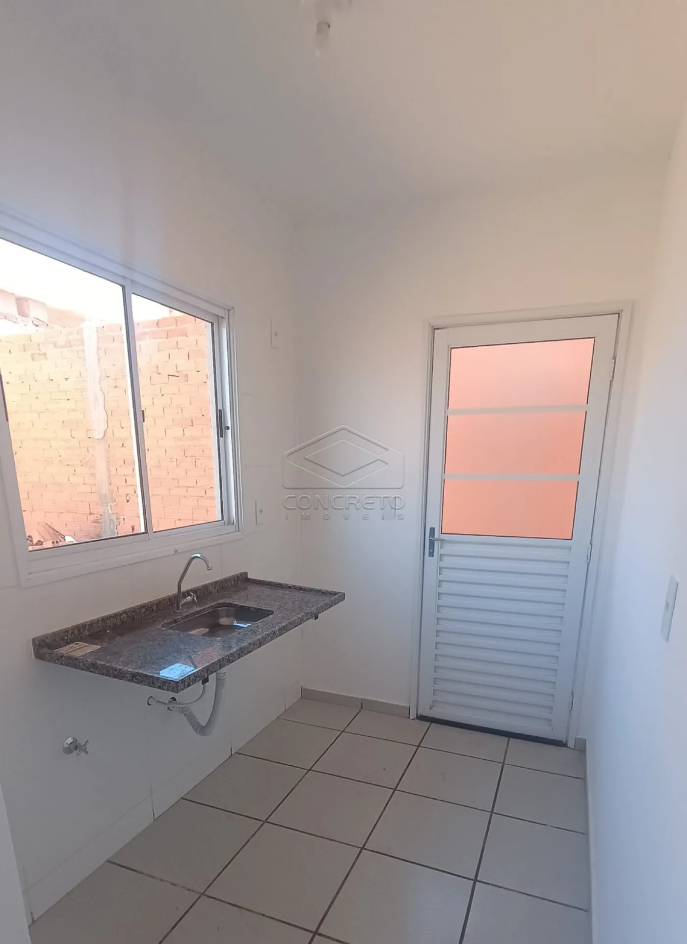 Alugar Casa / Padr&atilde;o em Len&ccedil;&oacute;is Paulista R$ 1.250,00 - Foto 1