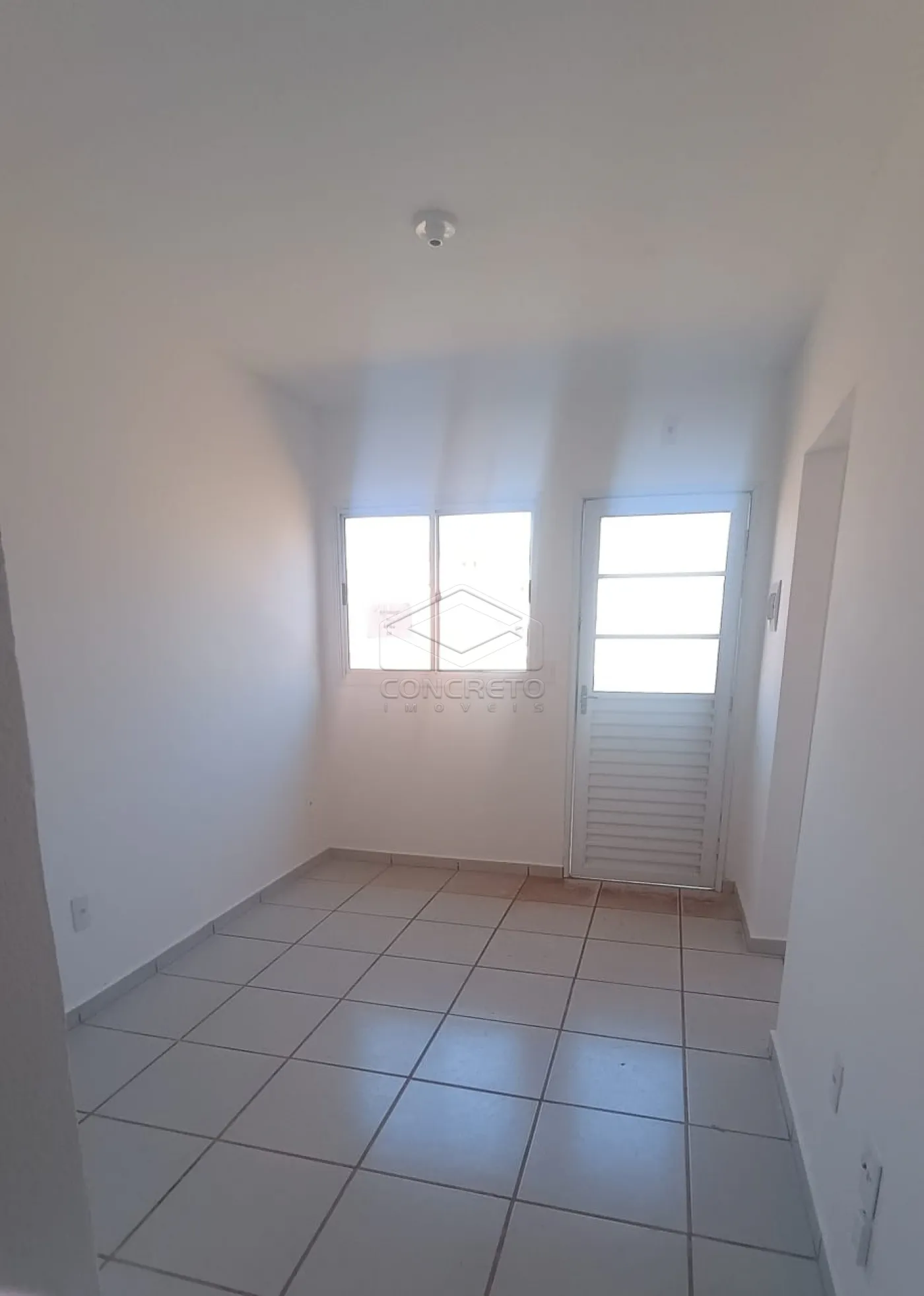 Alugar Casa / Padr&atilde;o em Len&ccedil;&oacute;is Paulista R$ 1.250,00 - Foto 2