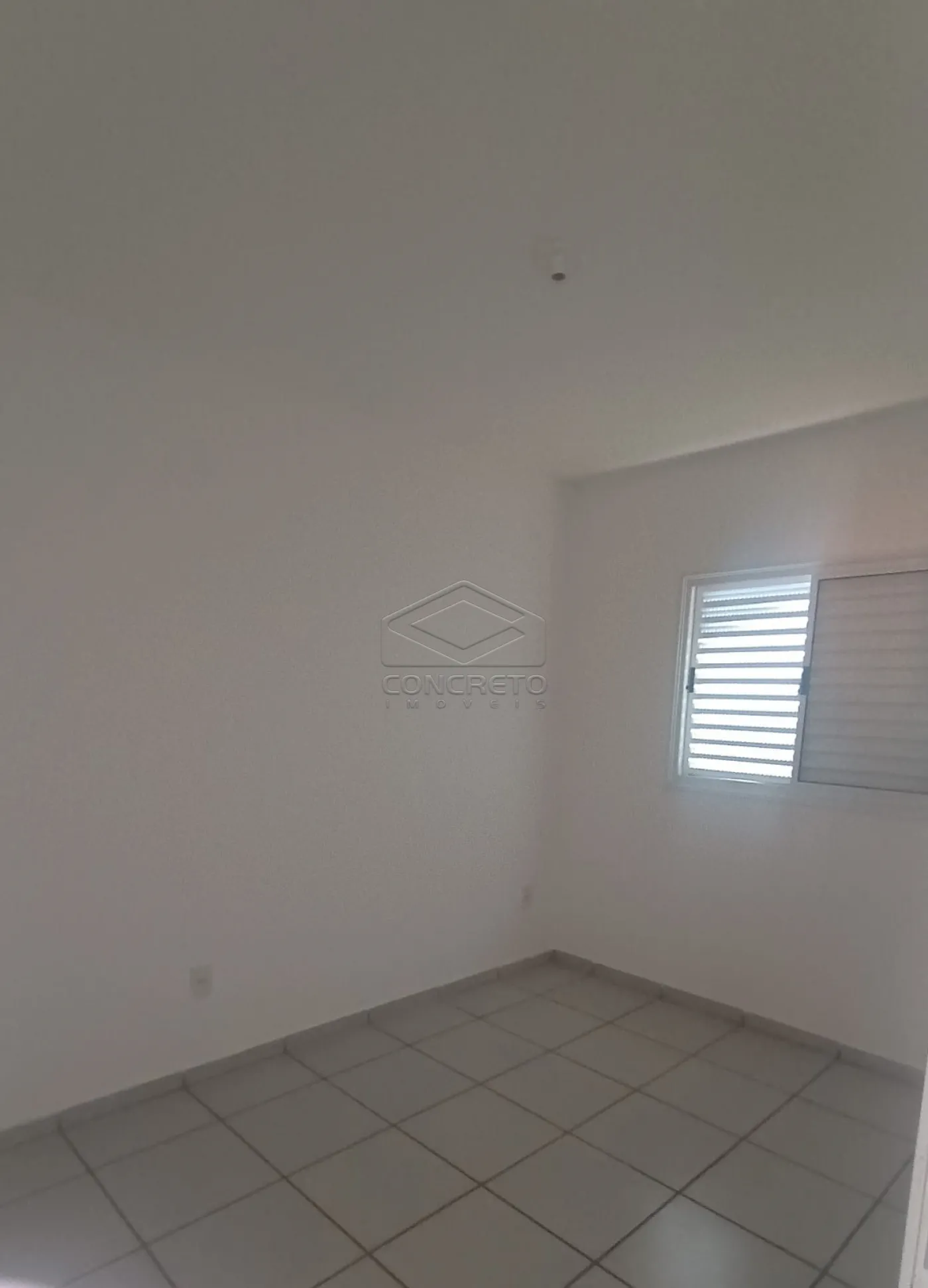 Alugar Casa / Padr&atilde;o em Len&ccedil;&oacute;is Paulista R$ 1.250,00 - Foto 3