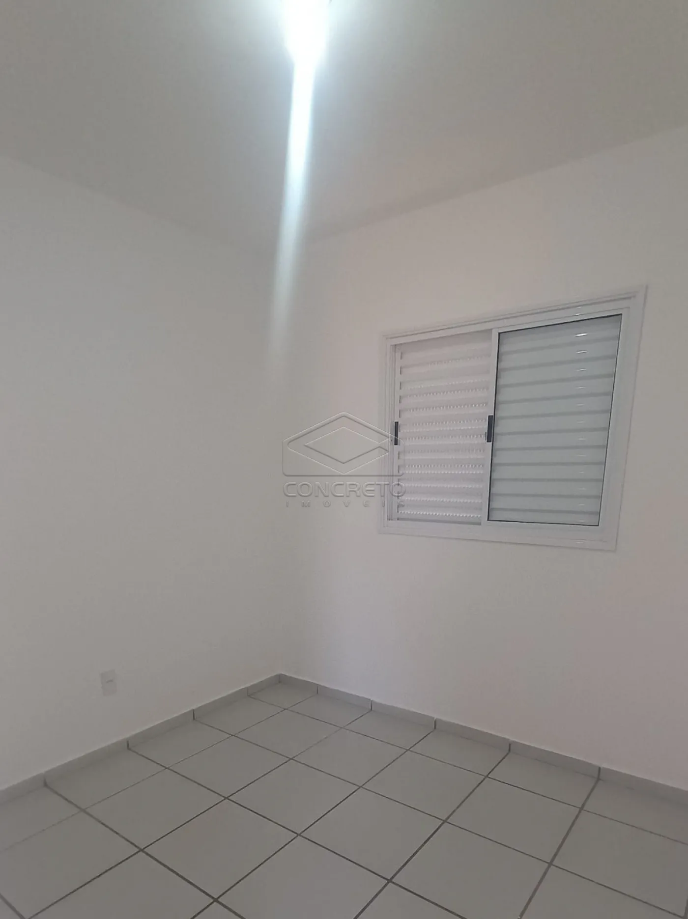 Alugar Casa / Padr&atilde;o em Len&ccedil;&oacute;is Paulista R$ 1.250,00 - Foto 4