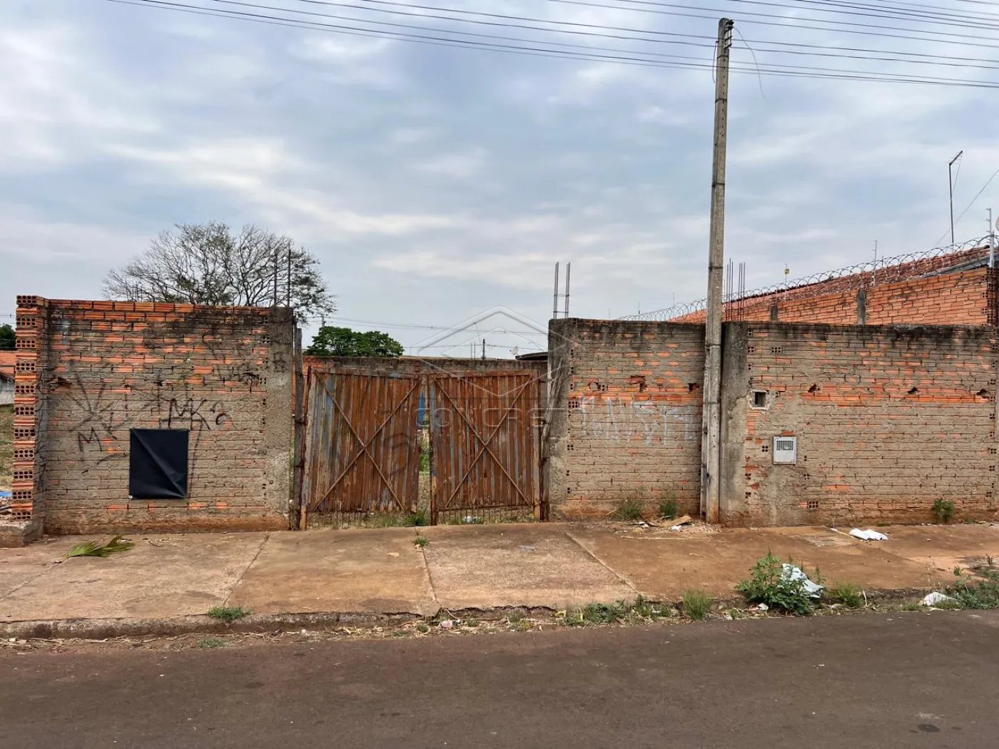 Comprar Terreno / Padr&atilde;o em Len&ccedil;&oacute;is Paulista R$ 180.000,00 - Foto 1