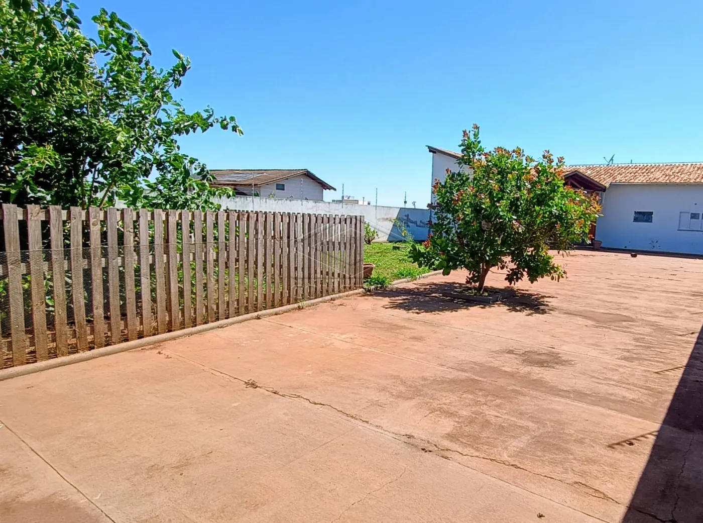Alugar Casa / Edicula em Len&ccedil;&oacute;is Paulista R$ 2.500,00 - Foto 1