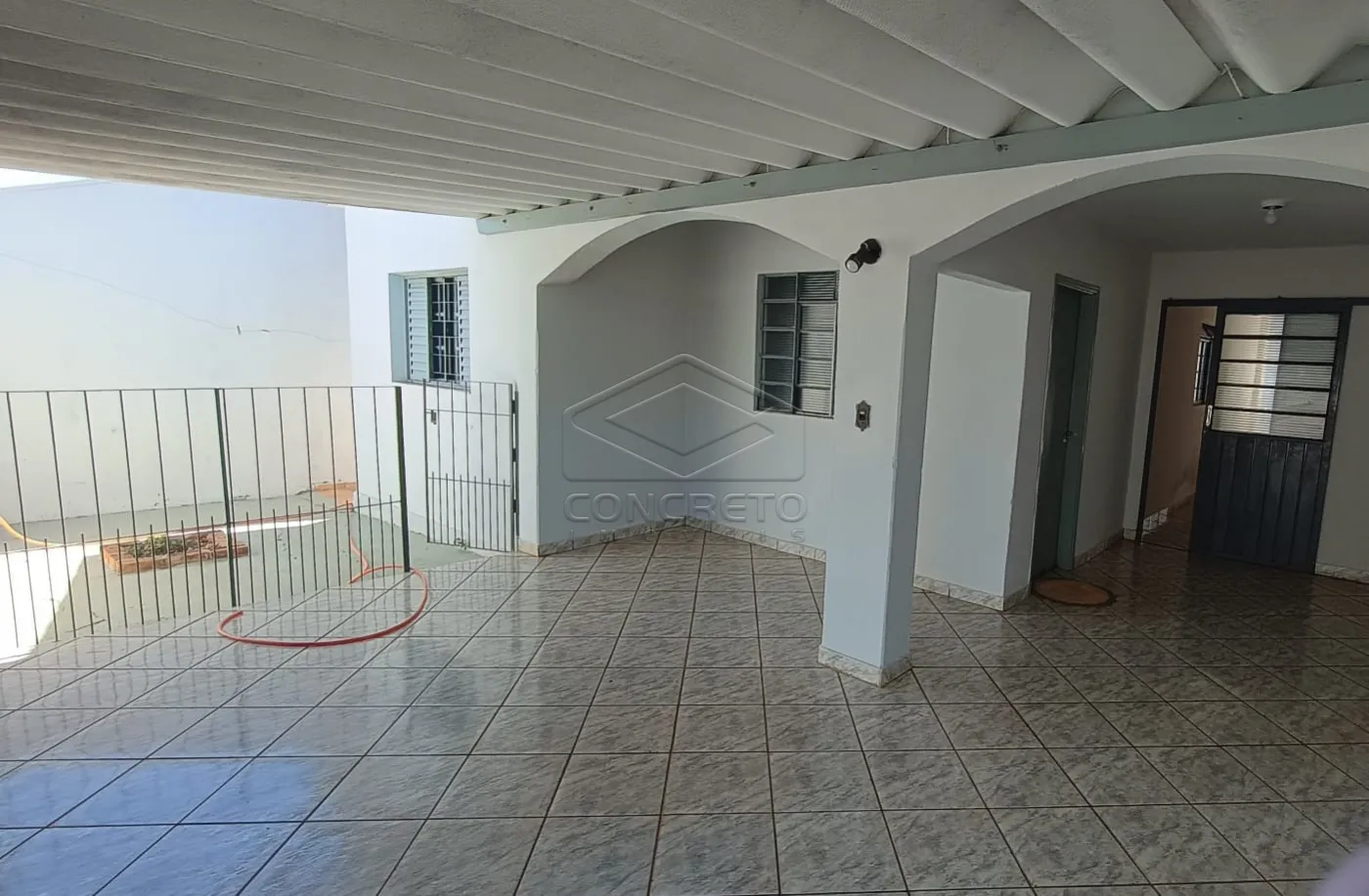 Alugar Casa / Padr&atilde;o em Len&ccedil;&oacute;is Paulista R$ 4.200,00 - Foto 2