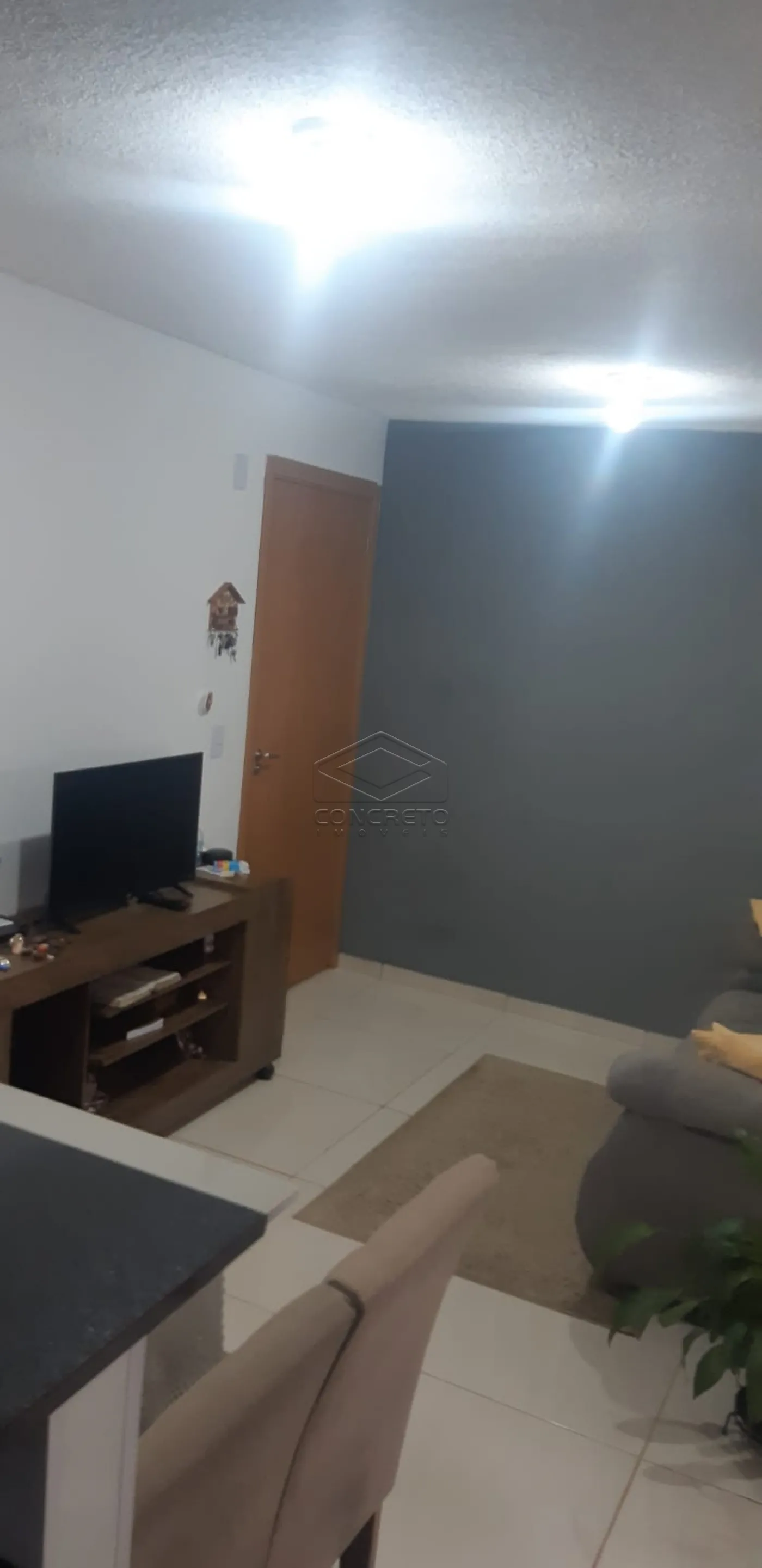 Comprar Apartamento / Padr&atilde;o em Botucatu R$ 215.000,00 - Foto 1