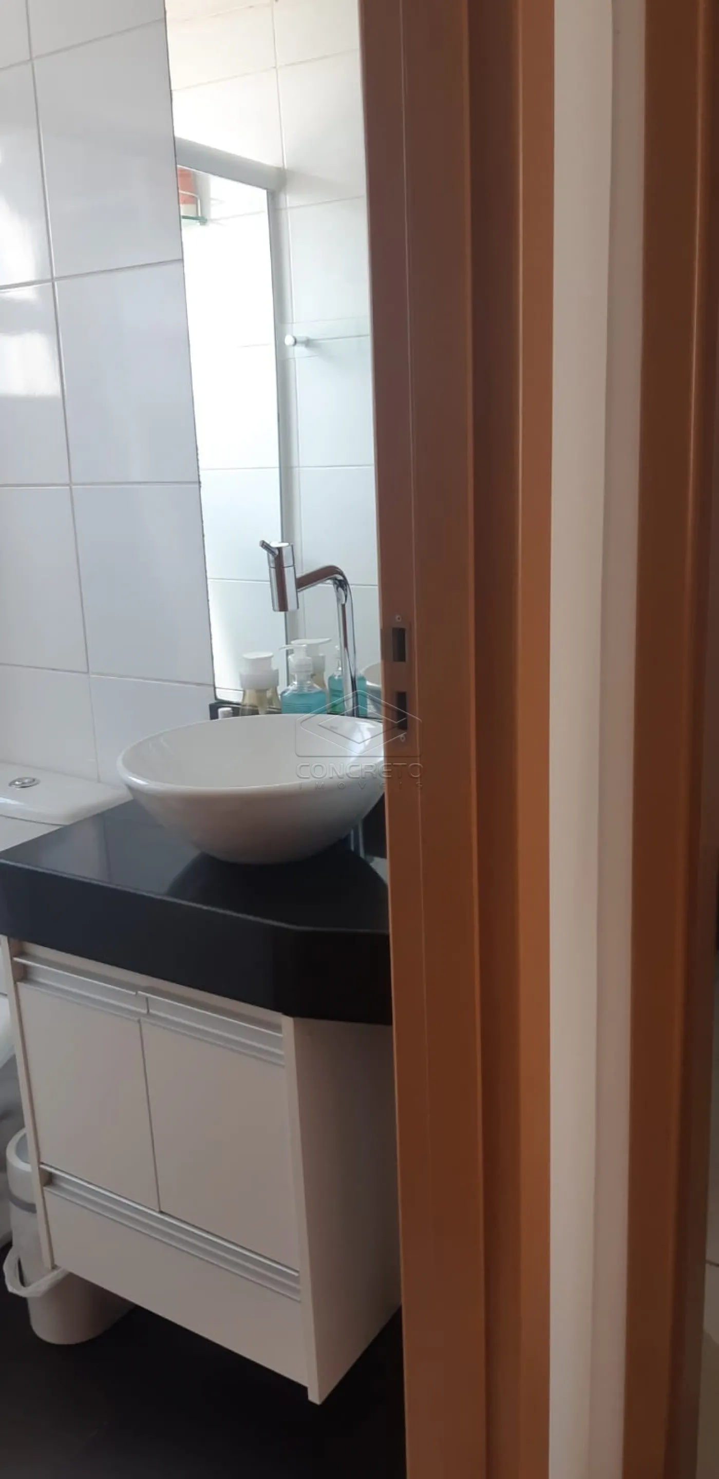 Comprar Apartamento / Padr&atilde;o em Botucatu R$ 215.000,00 - Foto 11