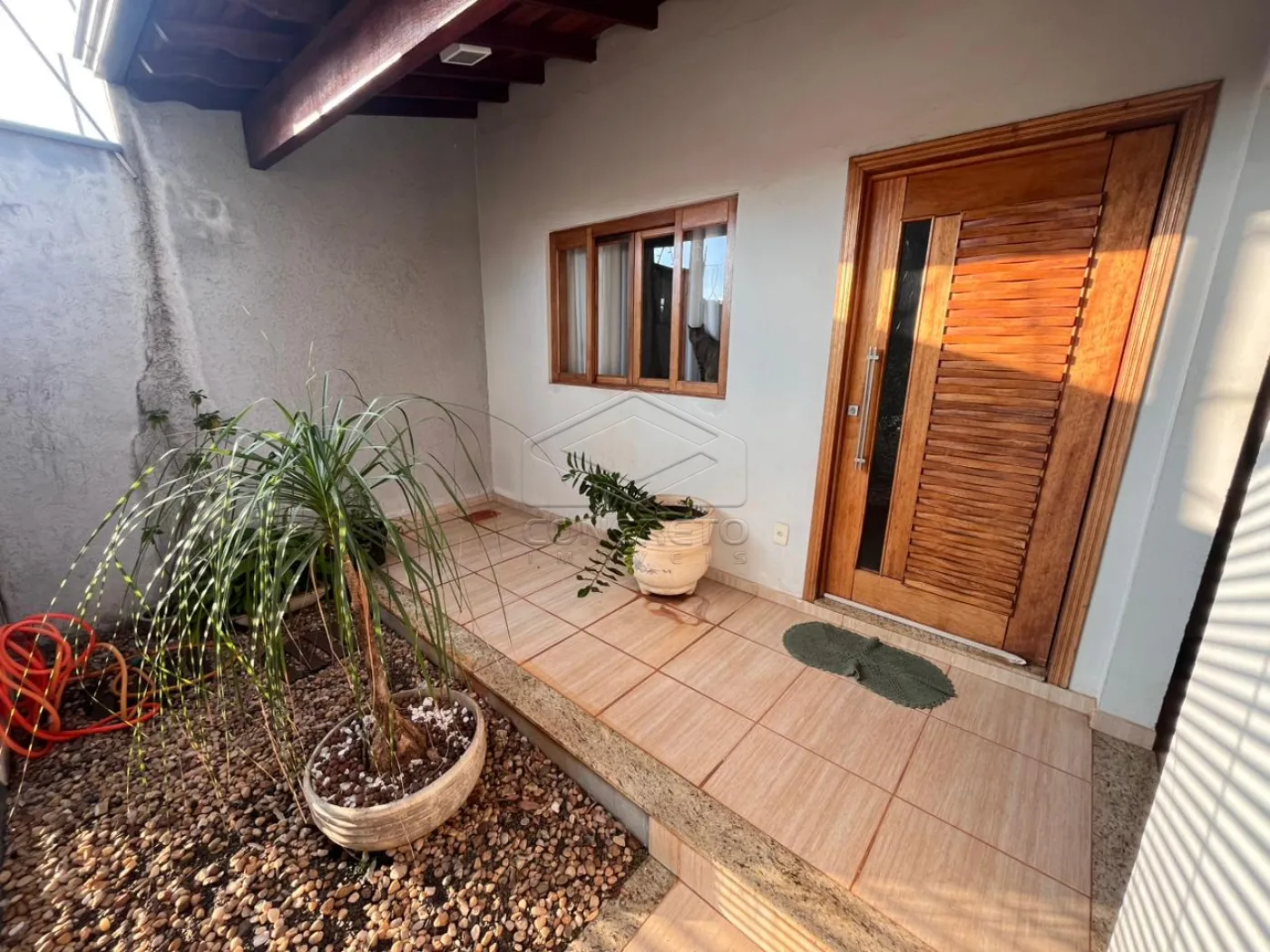 Comprar Casa / Padr&atilde;o em Len&ccedil;&oacute;is Paulista R$ 670.000,00 - Foto 2