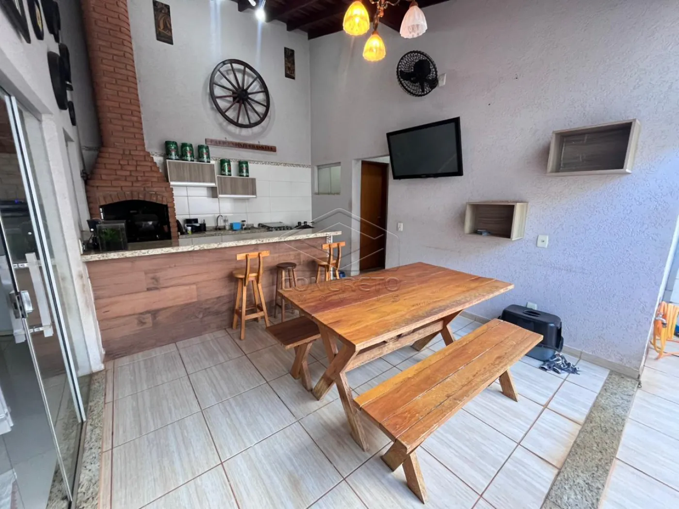 Comprar Casa / Padr&atilde;o em Len&ccedil;&oacute;is Paulista R$ 670.000,00 - Foto 3