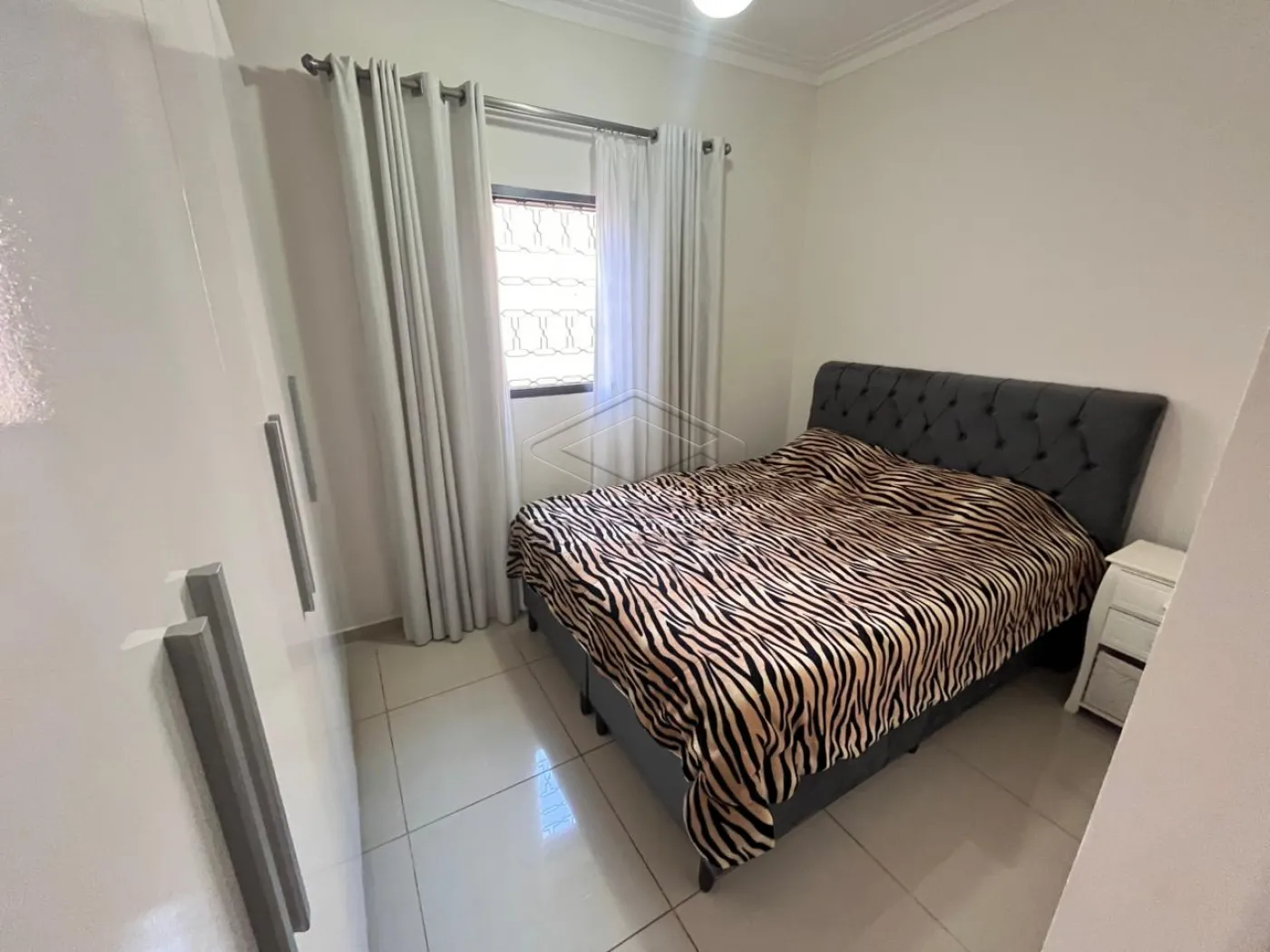 Comprar Casa / Padr&atilde;o em Len&ccedil;&oacute;is Paulista R$ 670.000,00 - Foto 9