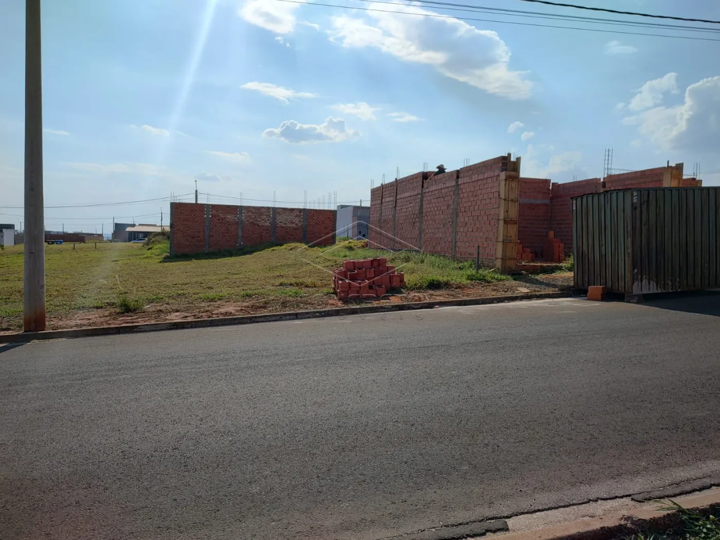 Comprar Terreno / Padr&atilde;o em Len&ccedil;&oacute;is Paulista R$ 170.000,00 - Foto 2