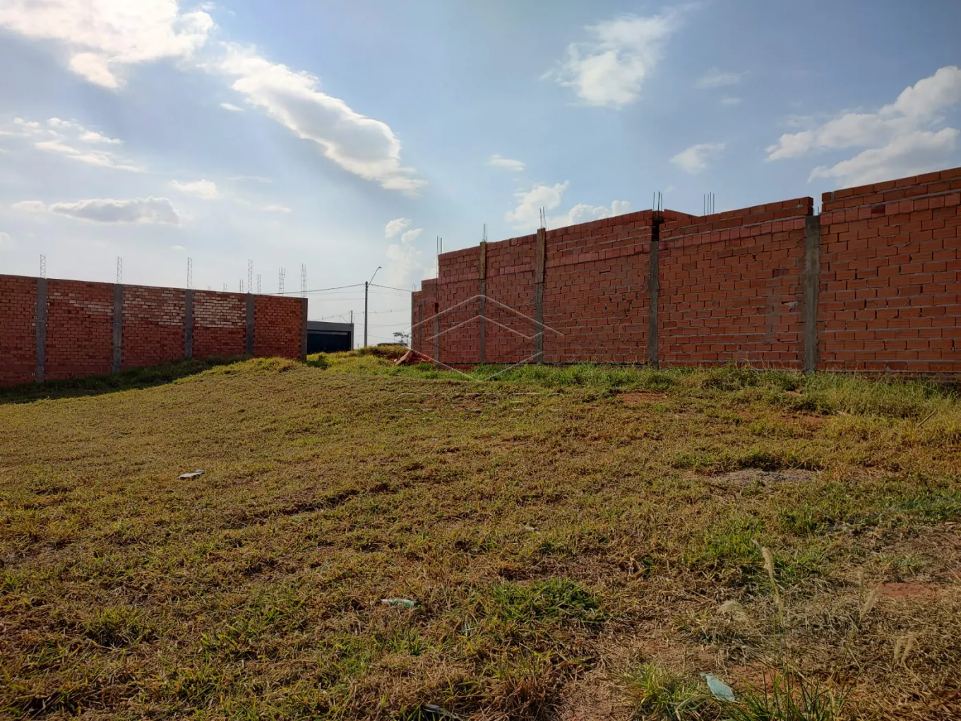 Comprar Terreno / Padr&atilde;o em Len&ccedil;&oacute;is Paulista R$ 170.000,00 - Foto 3