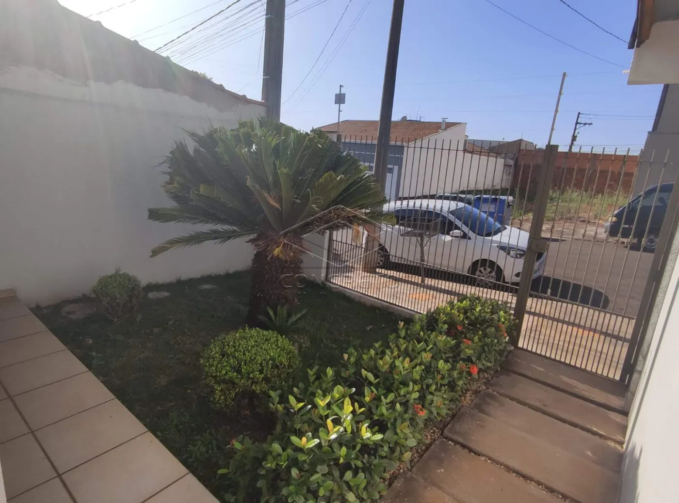 Alugar Casa / Padr&atilde;o em Len&ccedil;&oacute;is Paulista R$ 2.500,00 - Foto 1