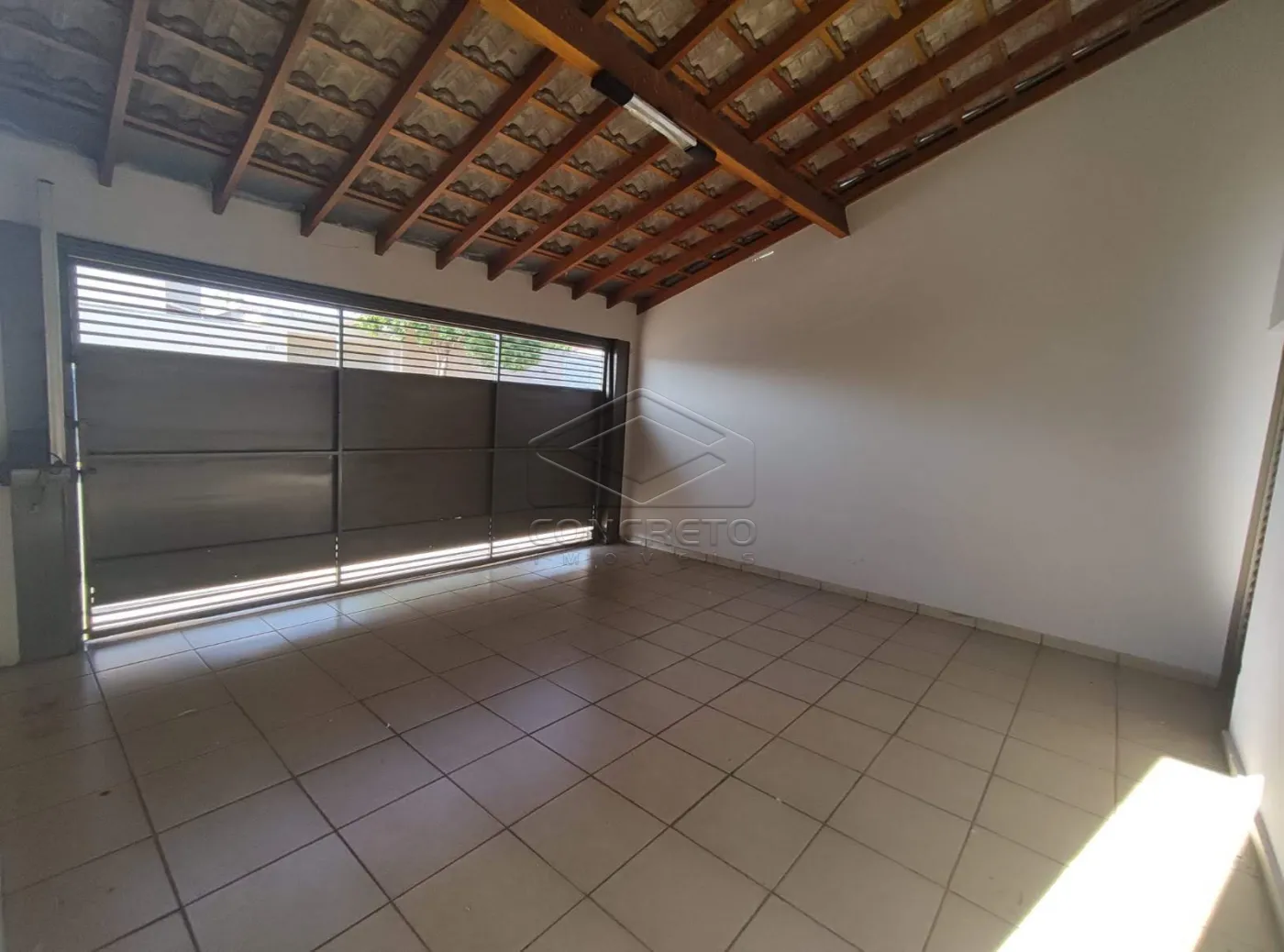 Alugar Casa / Padr&atilde;o em Len&ccedil;&oacute;is Paulista R$ 2.500,00 - Foto 3