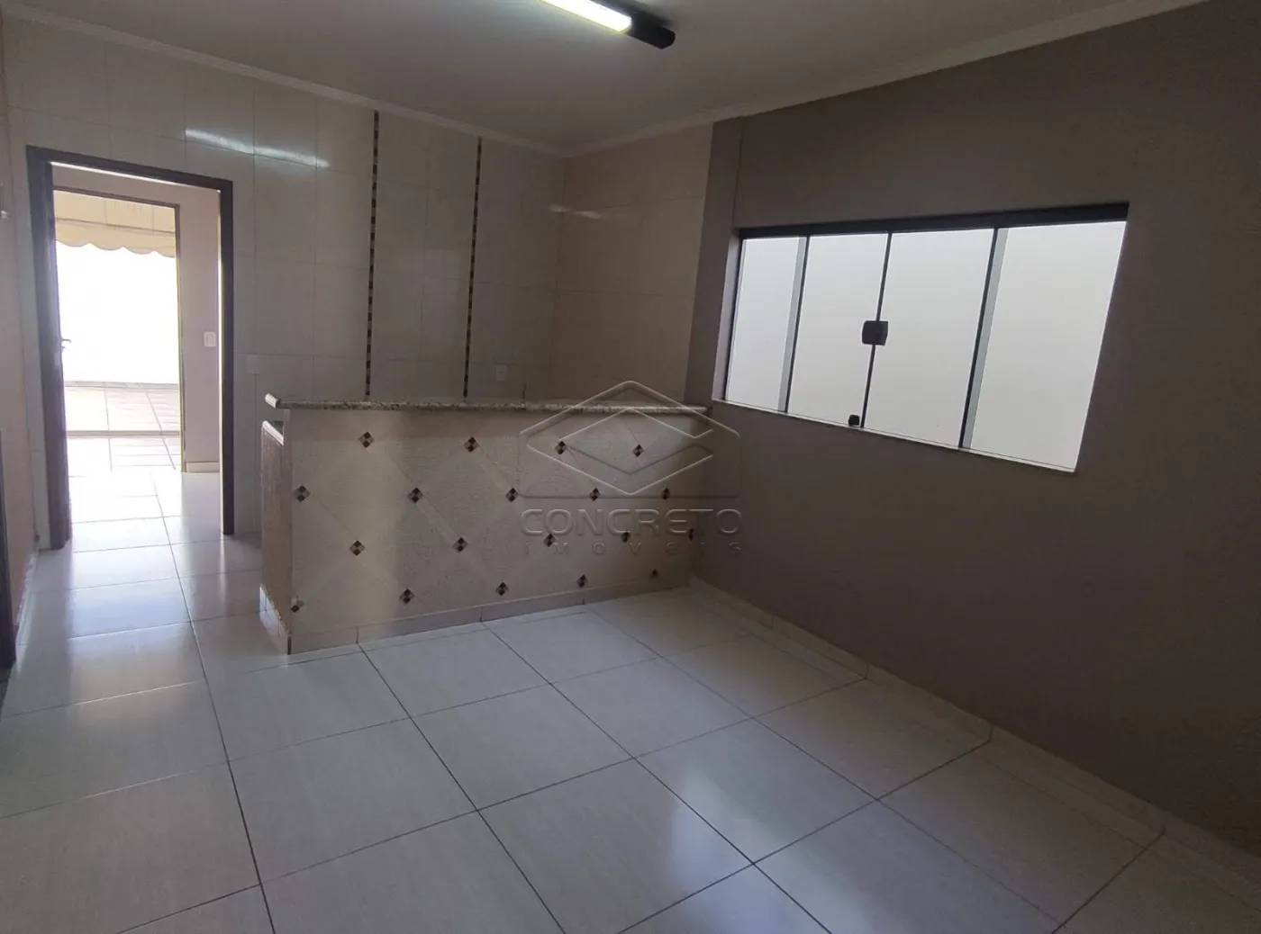 Alugar Casa / Padr&atilde;o em Len&ccedil;&oacute;is Paulista R$ 2.500,00 - Foto 4