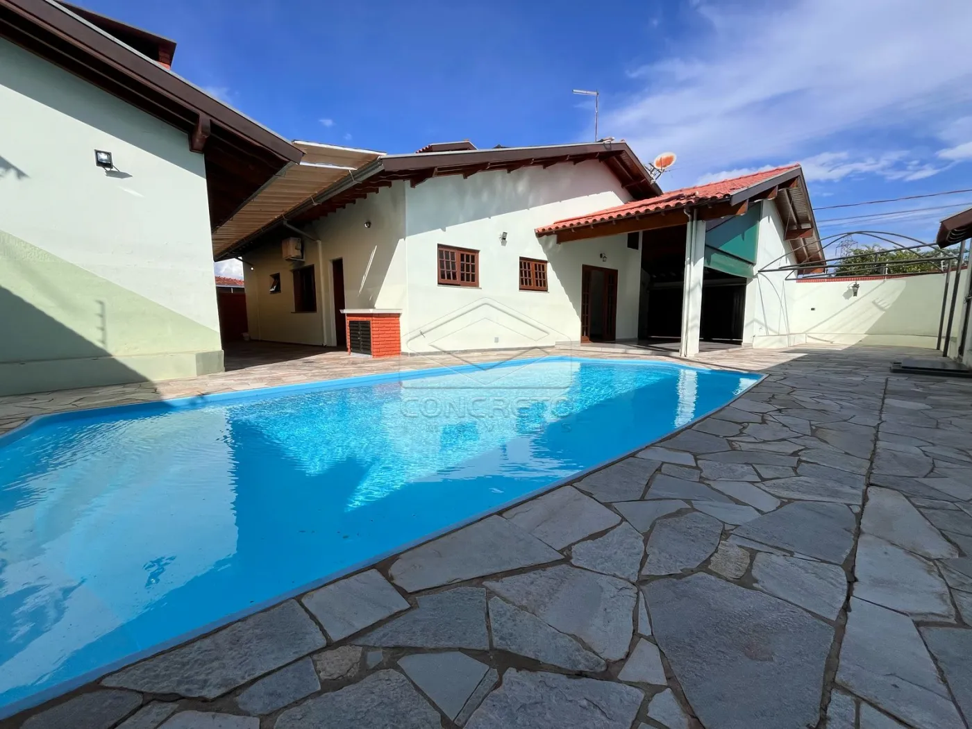 Alugar Casa / Resid&ecirc;ncia em Len&ccedil;&oacute;is Paulista R$ 2.300,00 - Foto 2