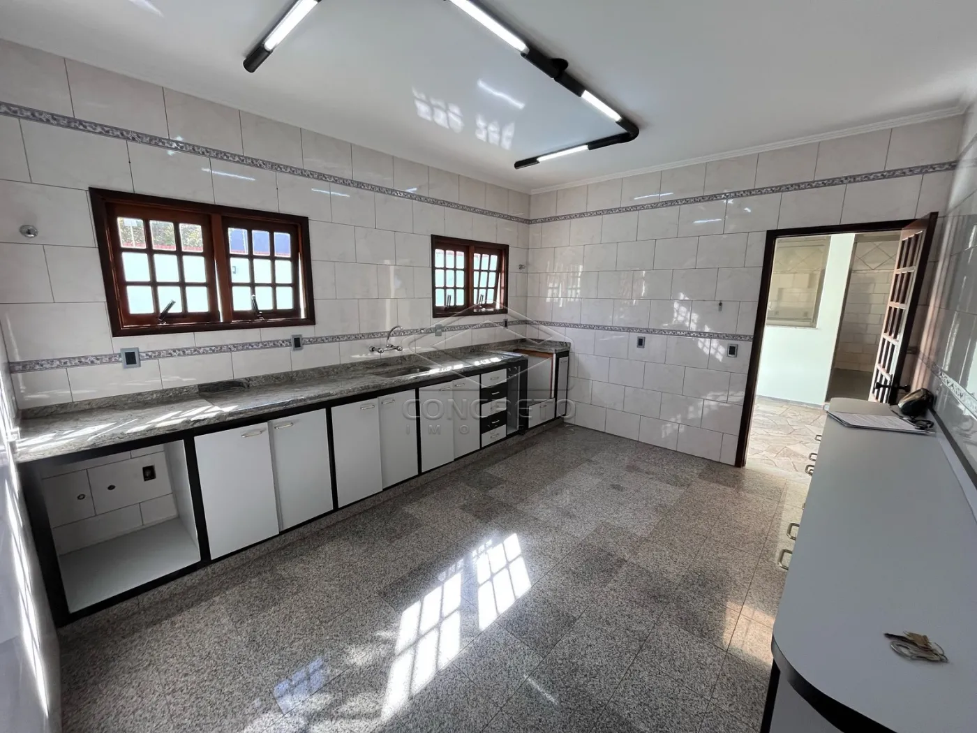 Alugar Casa / Resid&ecirc;ncia em Len&ccedil;&oacute;is Paulista R$ 2.300,00 - Foto 4