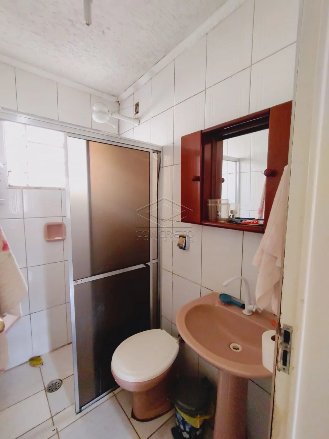 Alugar Casa / Padr&atilde;o em Len&ccedil;&oacute;is Paulista R$ 1.200,00 - Foto 3