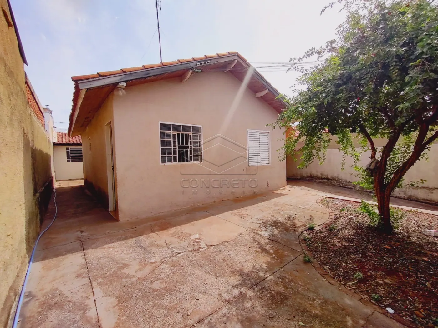 Alugar Casa / Padr&atilde;o em Len&ccedil;&oacute;is Paulista R$ 1.200,00 - Foto 12