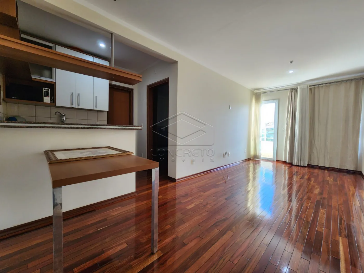 Alugar Apartamento / Padr&atilde;o em Ja&uacute; R$ 1.700,00 - Foto 1