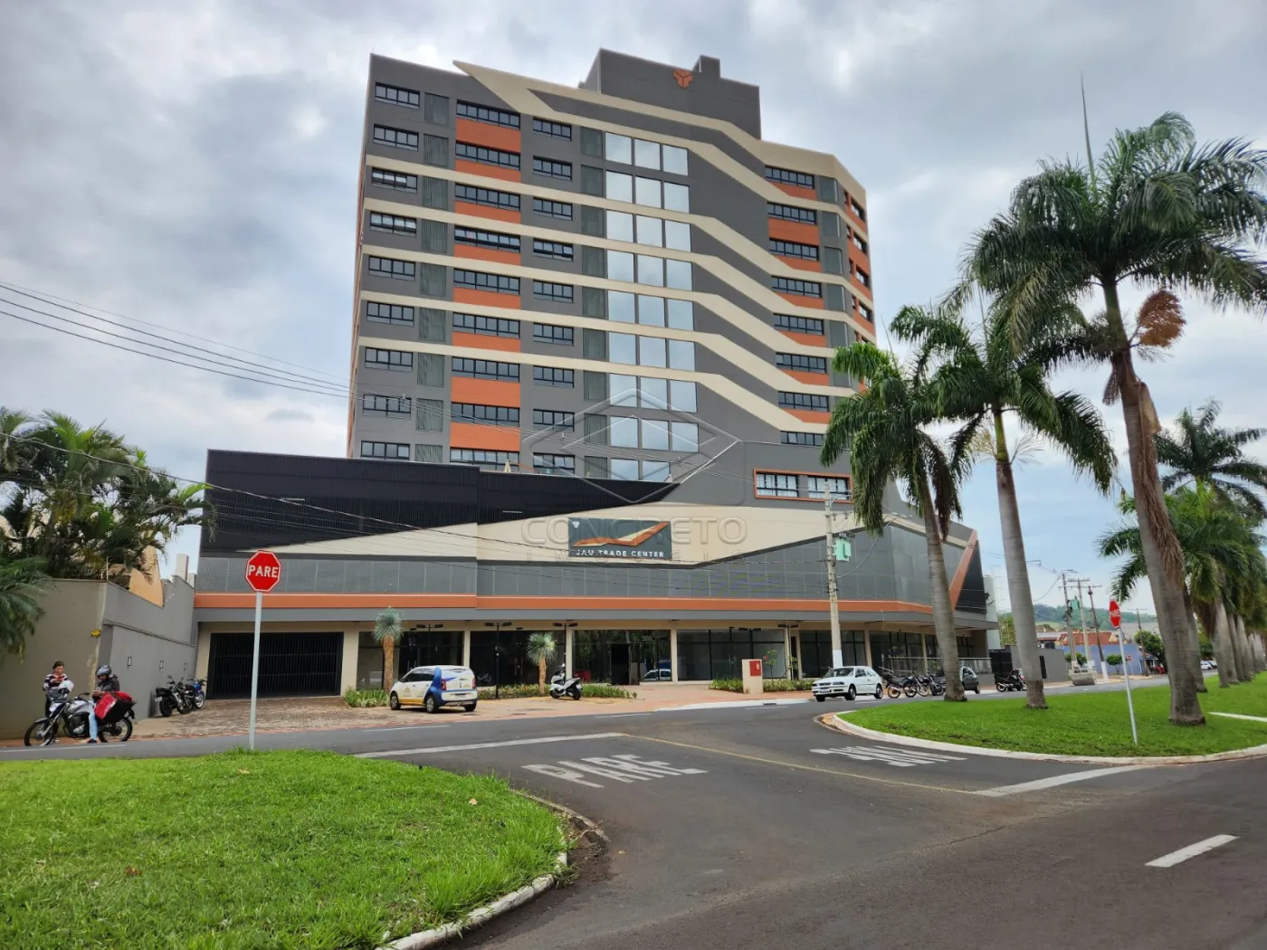 Alugar Comercial / Sala em Ja&uacute; R$ 8.800,00 - Foto 1