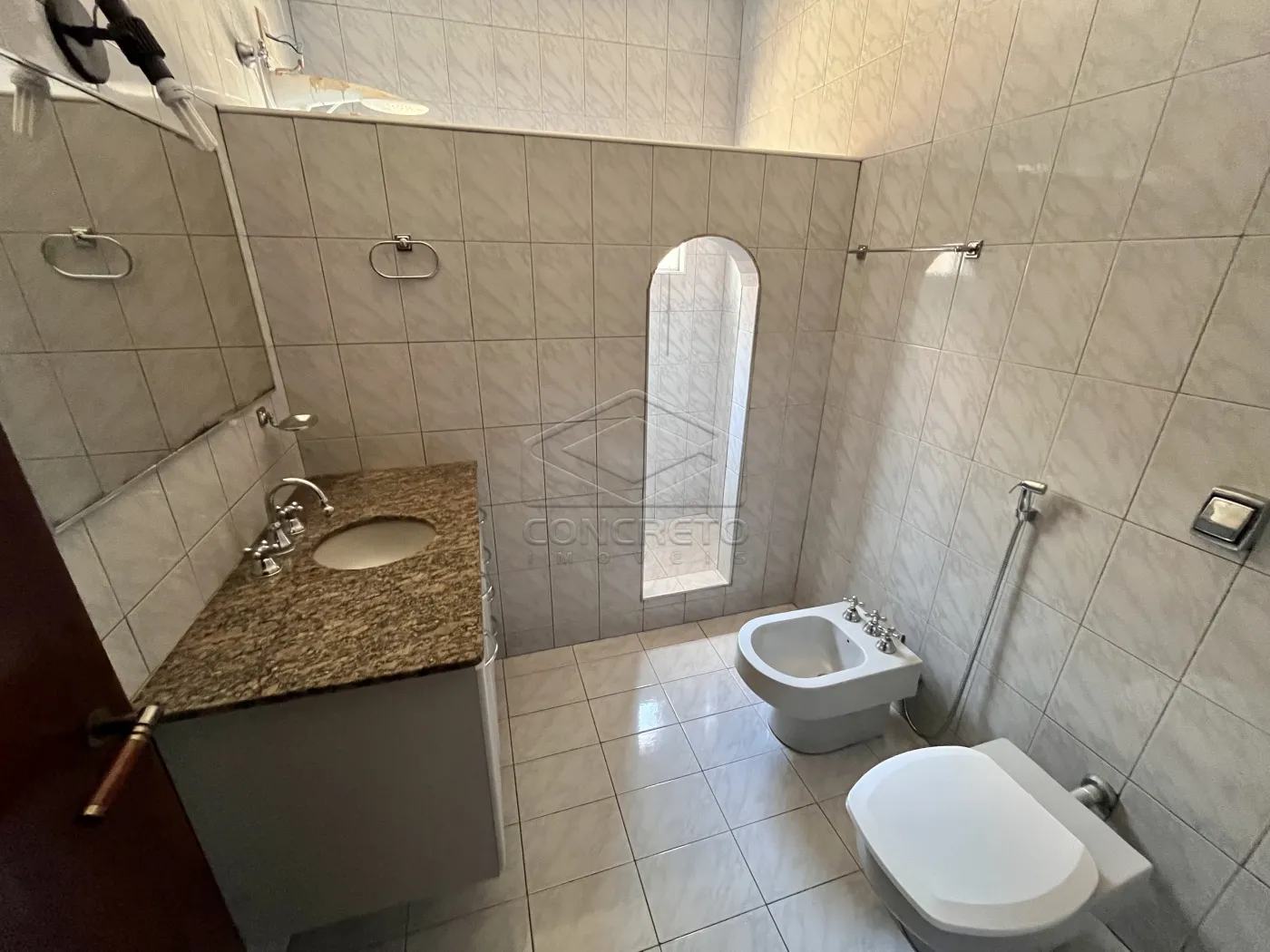 Alugar Casa / Padr&atilde;o em Len&ccedil;&oacute;is Paulista R$ 2.500,00 - Foto 6