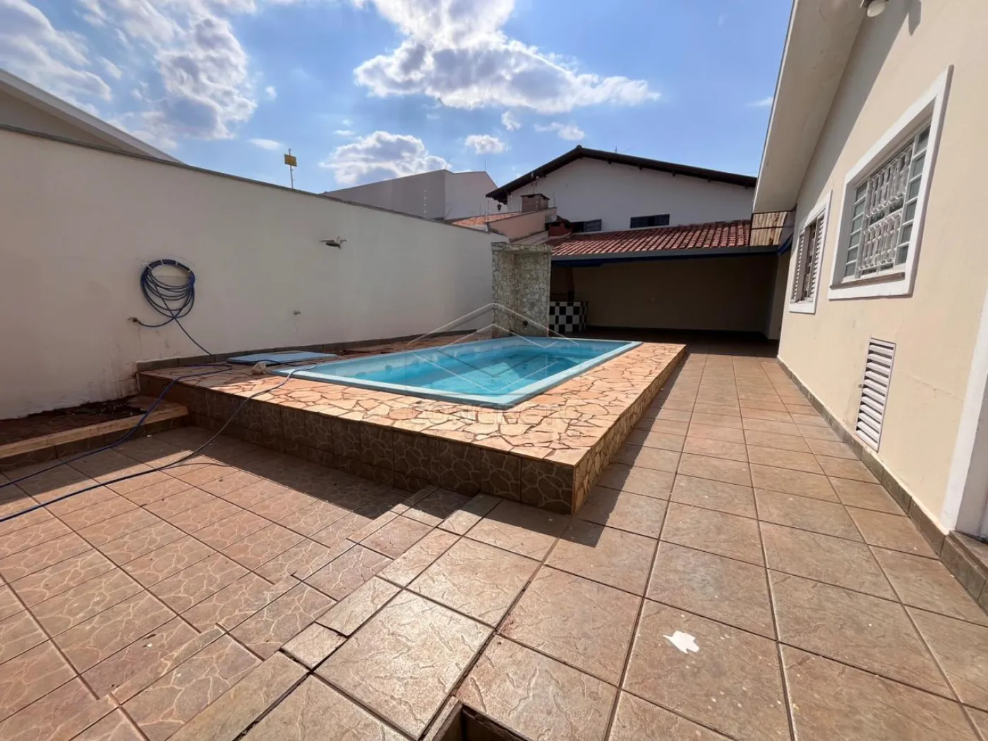 Alugar Casa / Padr&atilde;o em Len&ccedil;&oacute;is Paulista R$ 3.300,00 - Foto 2