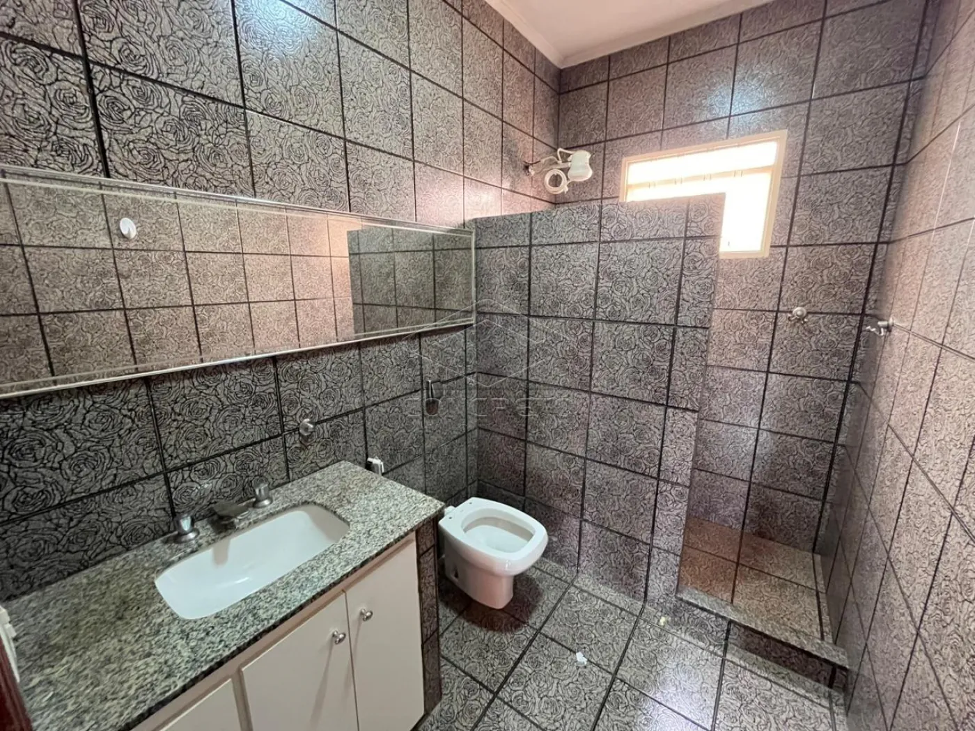 Alugar Casa / Padr&atilde;o em Len&ccedil;&oacute;is Paulista R$ 3.300,00 - Foto 14