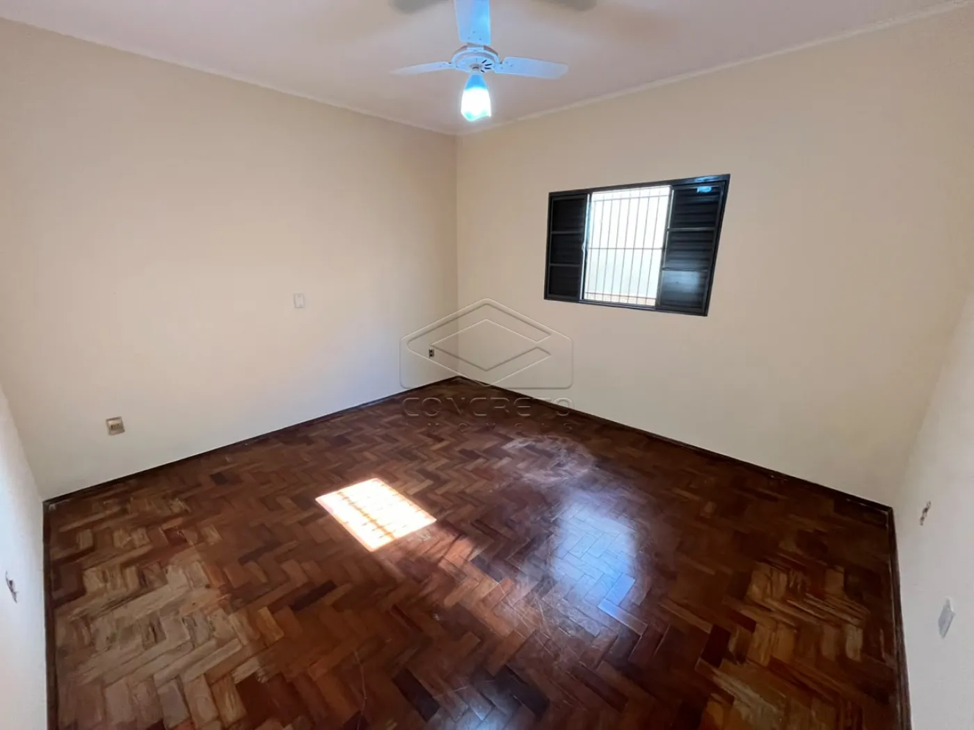 Alugar Casa / Padr&atilde;o em Len&ccedil;&oacute;is Paulista R$ 2.000,00 - Foto 4