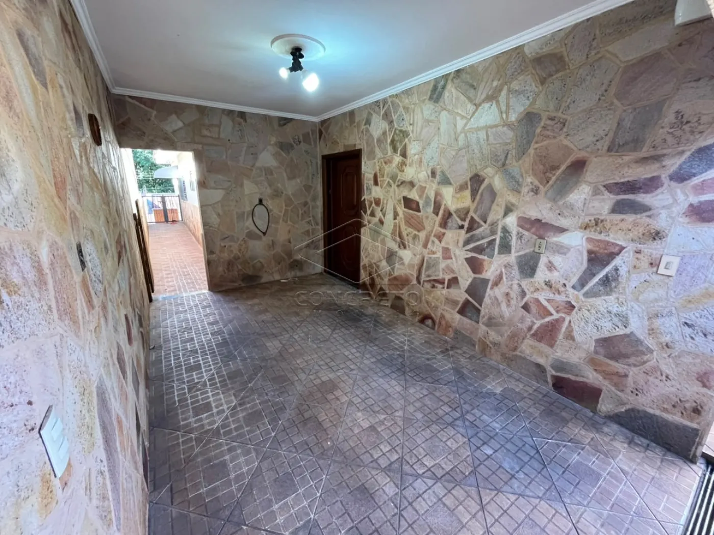 Alugar Casa / Padr&atilde;o em Len&ccedil;&oacute;is Paulista R$ 2.000,00 - Foto 3