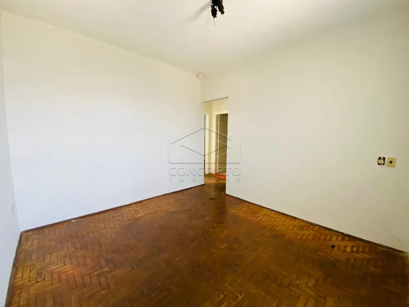 Alugar Casa / Padr&atilde;o em Len&ccedil;&oacute;is Paulista R$ 2.000,00 - Foto 2
