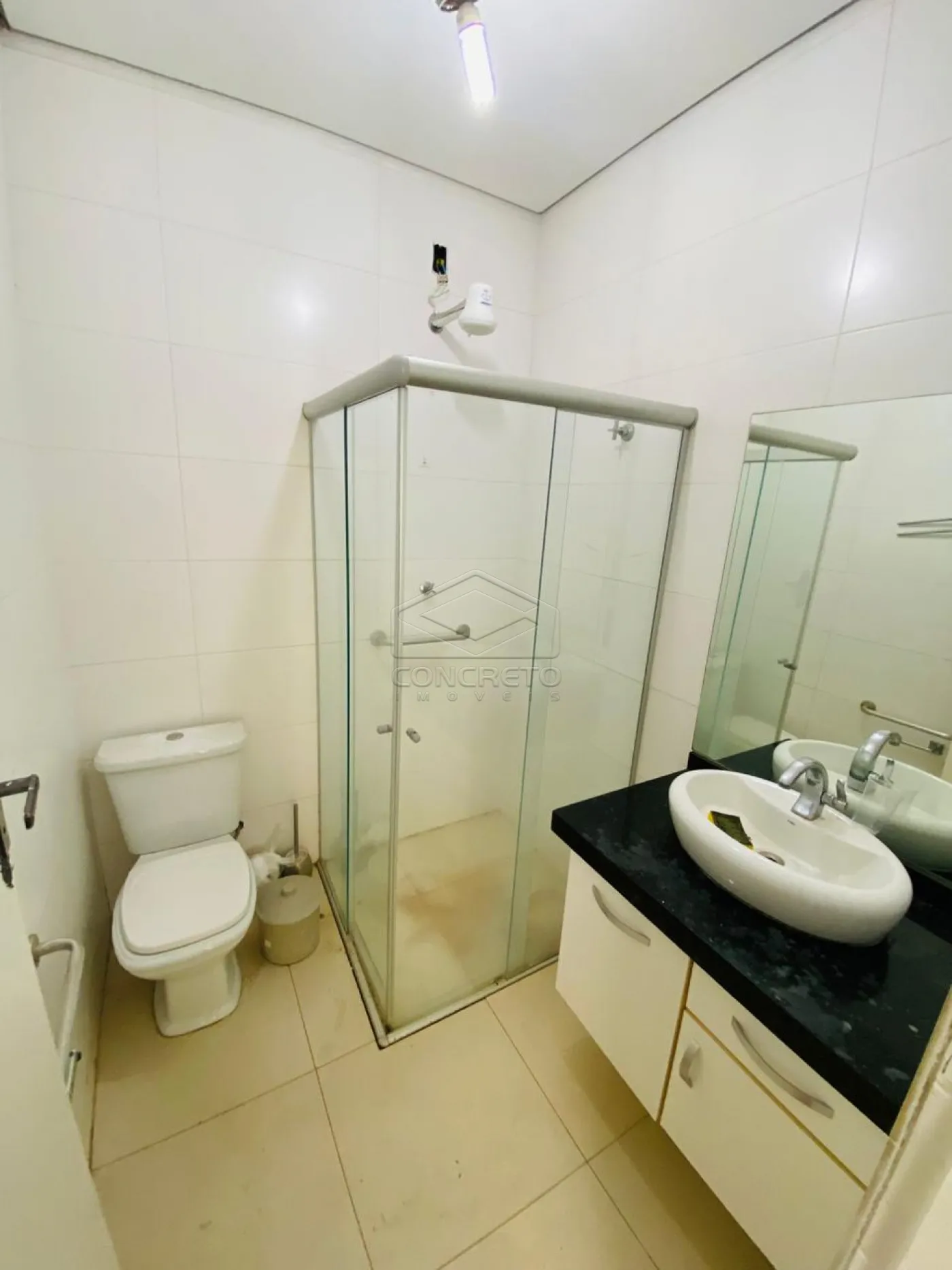 Alugar Casa / Padr&atilde;o em Len&ccedil;&oacute;is Paulista R$ 2.000,00 - Foto 3