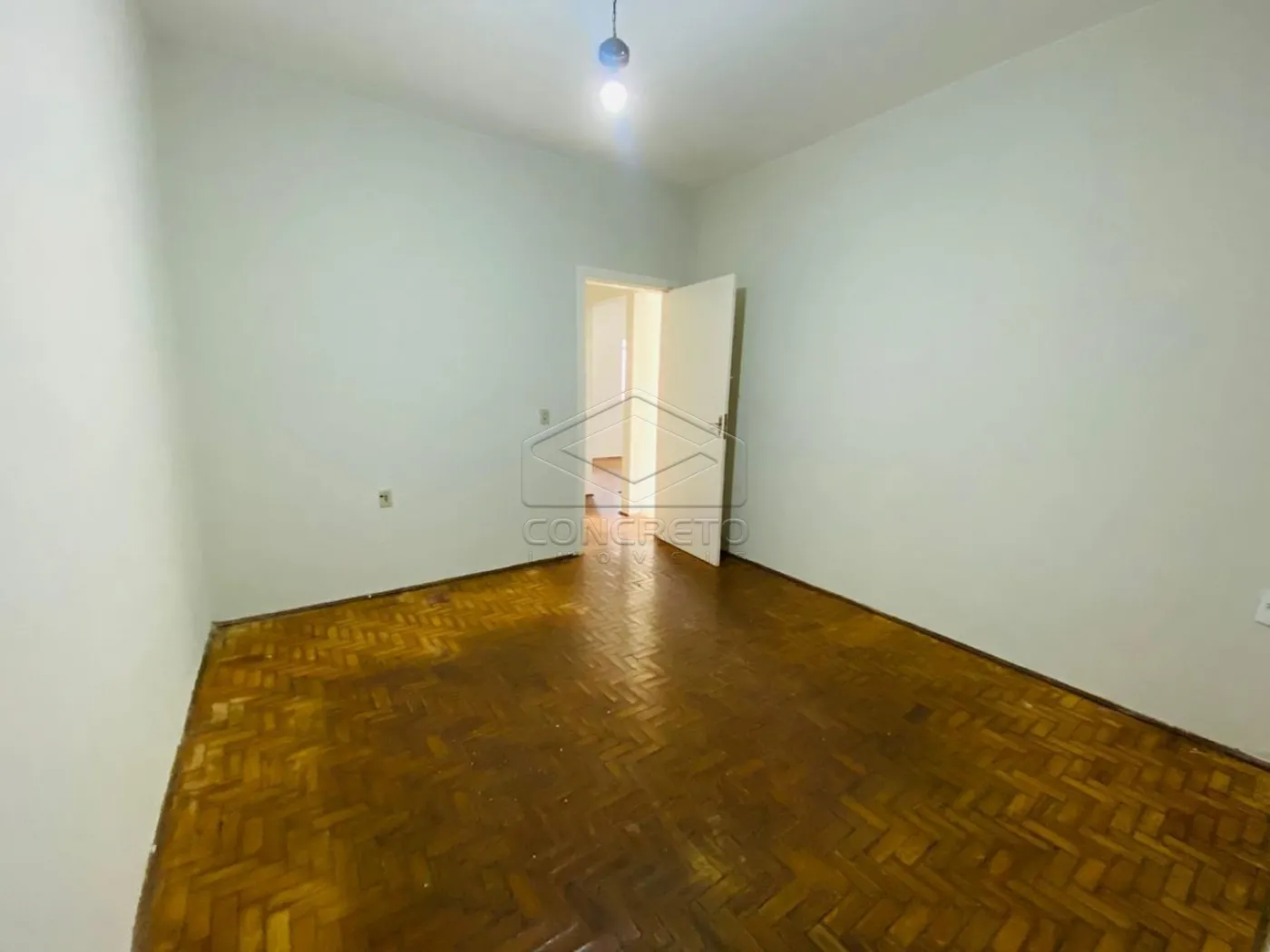 Alugar Casa / Padr&atilde;o em Len&ccedil;&oacute;is Paulista R$ 2.000,00 - Foto 4