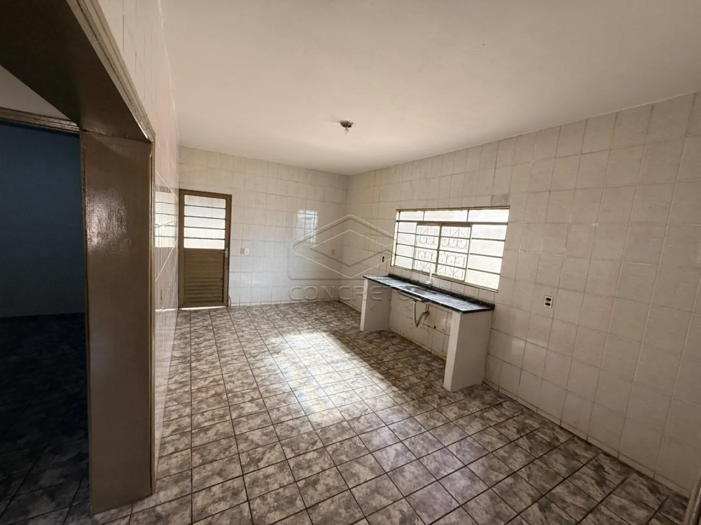 Alugar Casa / Padr&atilde;o em Len&ccedil;&oacute;is Paulista R$ 1.300,00 - Foto 1