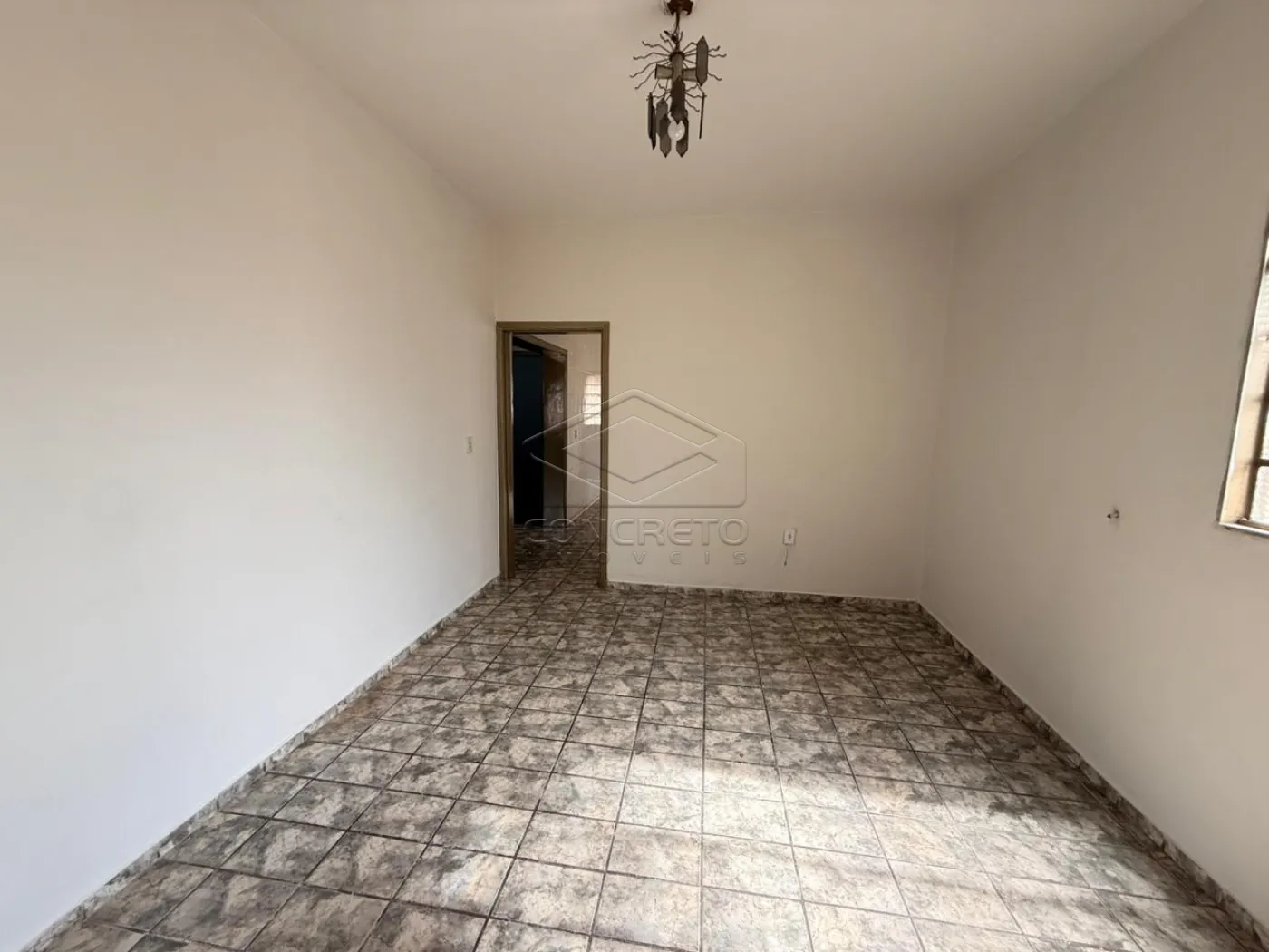 Alugar Casa / Padr&atilde;o em Len&ccedil;&oacute;is Paulista R$ 1.300,00 - Foto 4