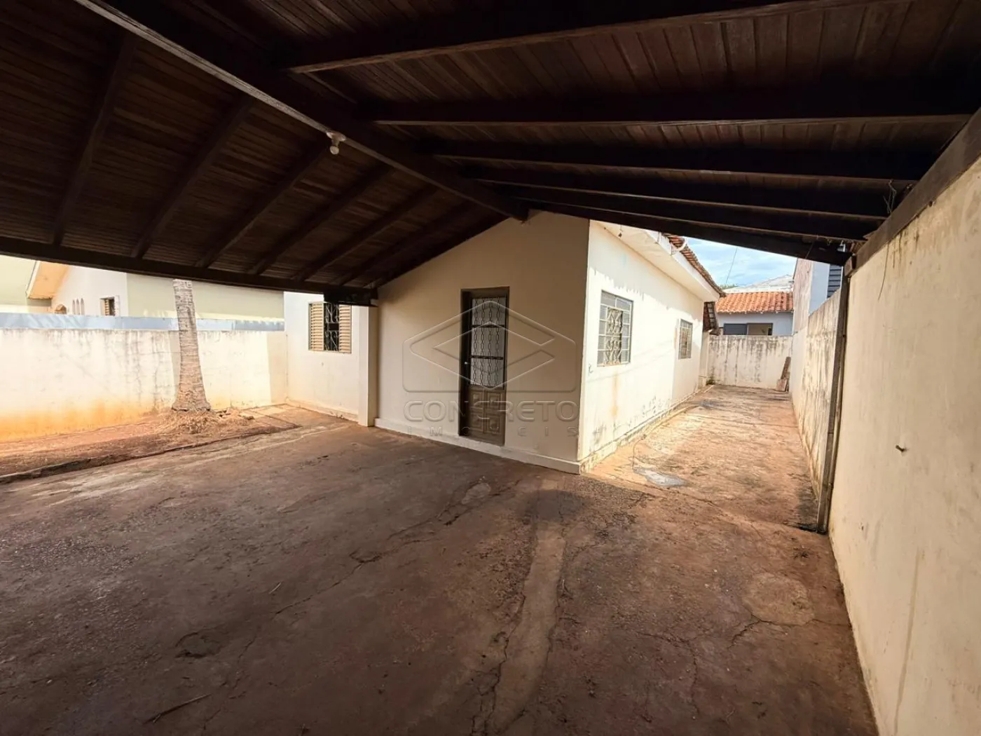 Alugar Casa / Padr&atilde;o em Len&ccedil;&oacute;is Paulista R$ 1.300,00 - Foto 5