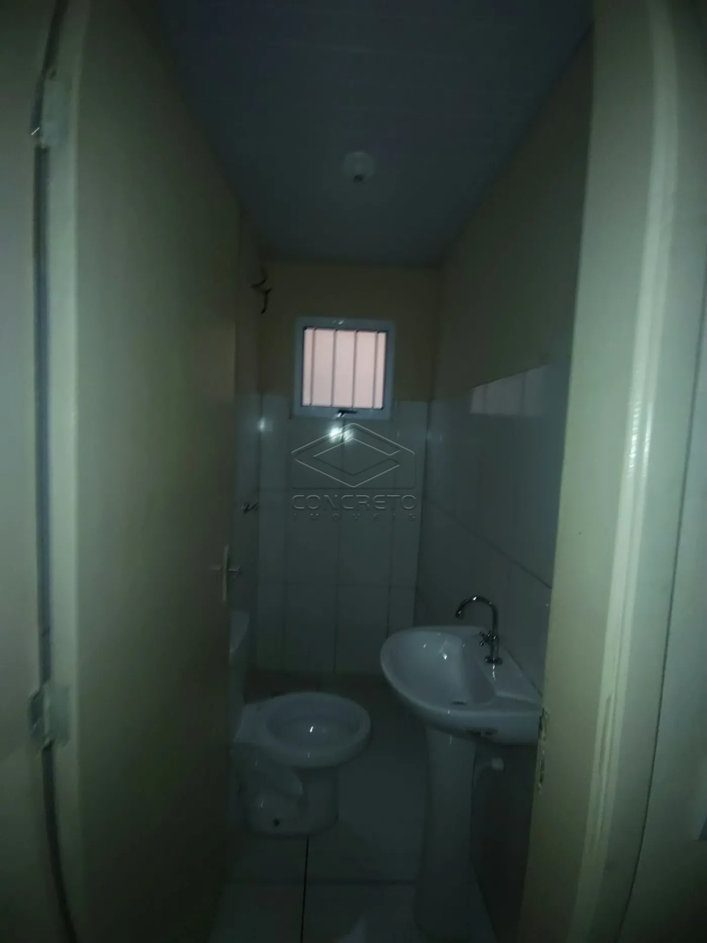 Alugar Casa / Padr&atilde;o em Len&ccedil;&oacute;is Paulista R$ 1.300,00 - Foto 1
