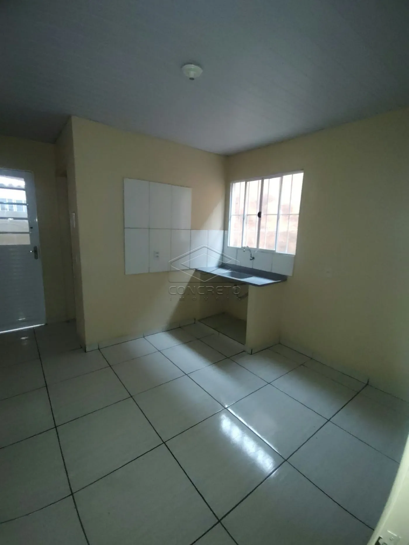 Alugar Casa / Padr&atilde;o em Len&ccedil;&oacute;is Paulista R$ 1.300,00 - Foto 2
