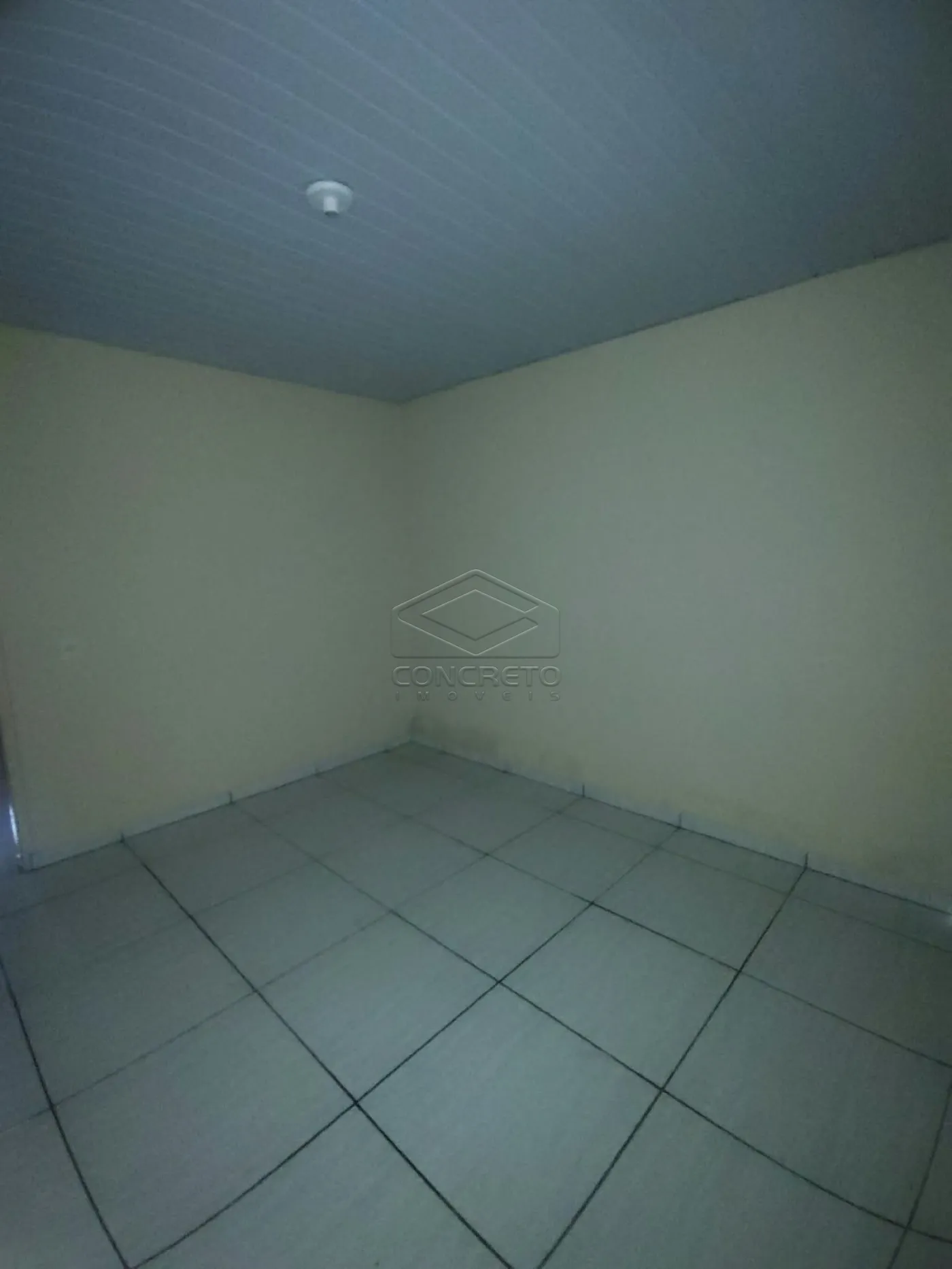 Alugar Casa / Padr&atilde;o em Len&ccedil;&oacute;is Paulista R$ 1.300,00 - Foto 3