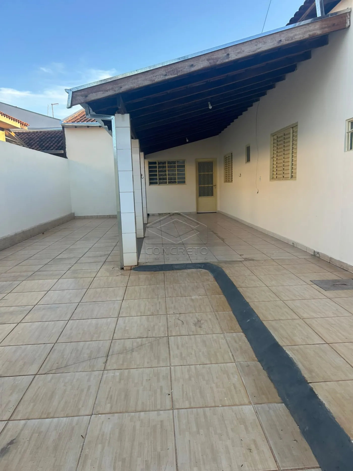 Alugar Casa / Padr&atilde;o em Len&ccedil;&oacute;is Paulista R$ 2.000,00 - Foto 1