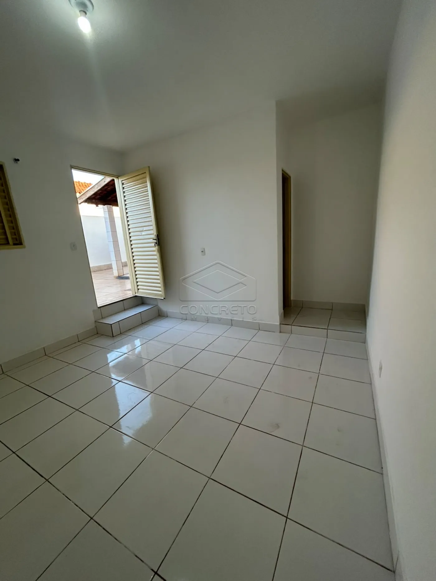 Alugar Casa / Padr&atilde;o em Len&ccedil;&oacute;is Paulista R$ 2.000,00 - Foto 2