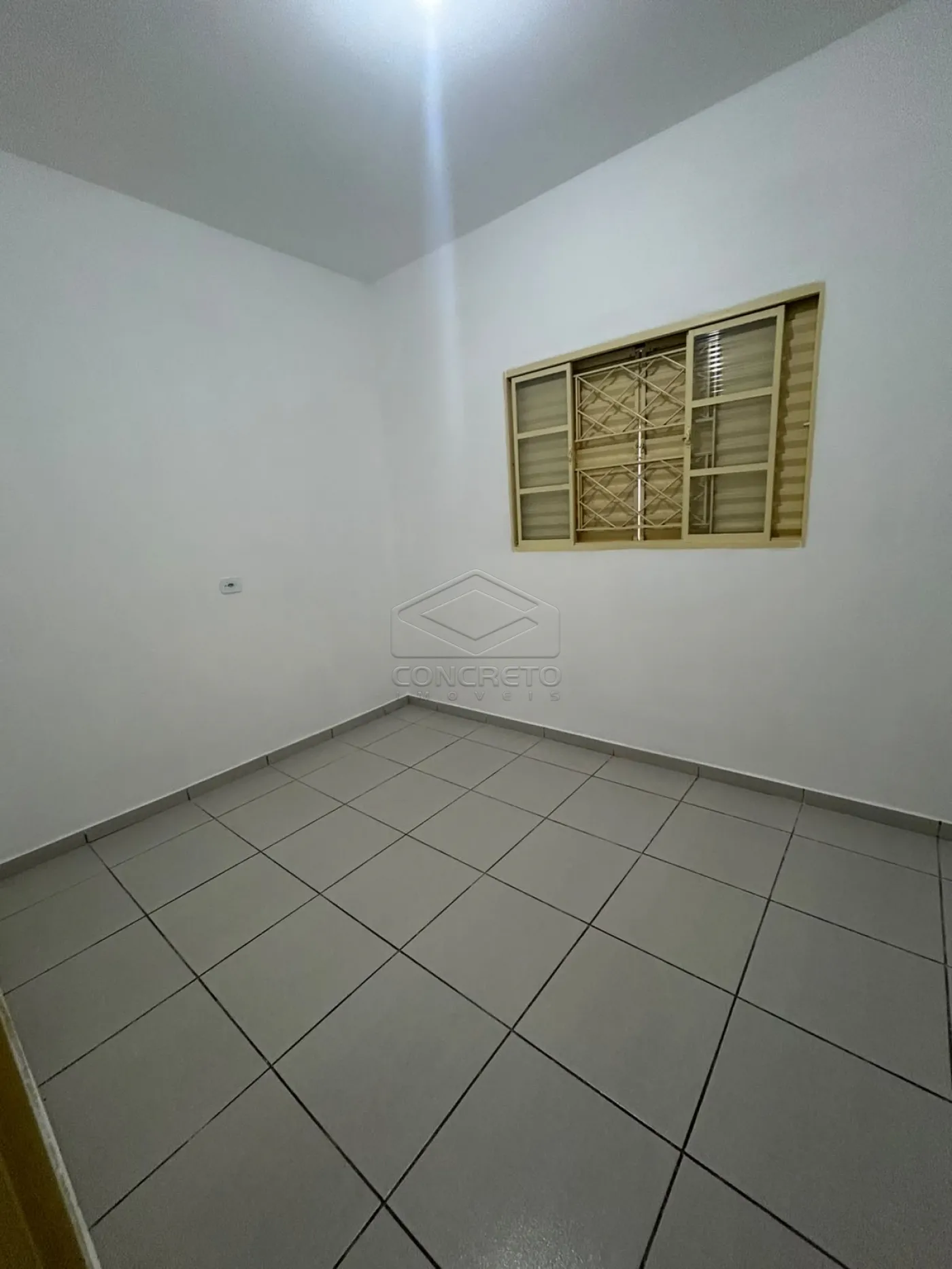 Alugar Casa / Padr&atilde;o em Len&ccedil;&oacute;is Paulista R$ 2.000,00 - Foto 4