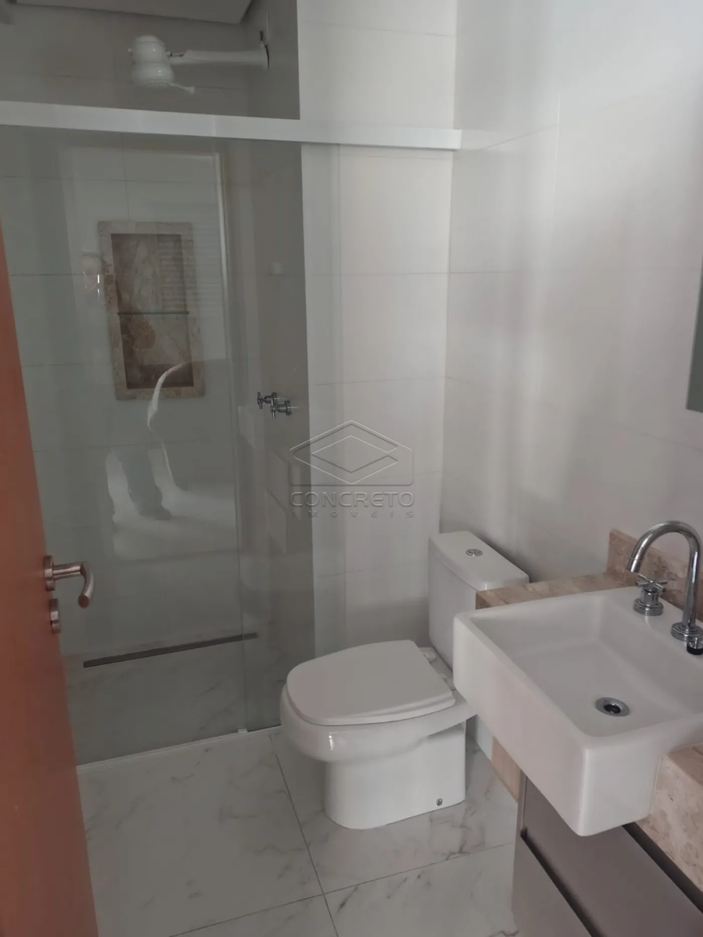 Alugar Apartamento / Padr&atilde;o em Len&ccedil;&oacute;is Paulista R$ 2.800,00 - Foto 2