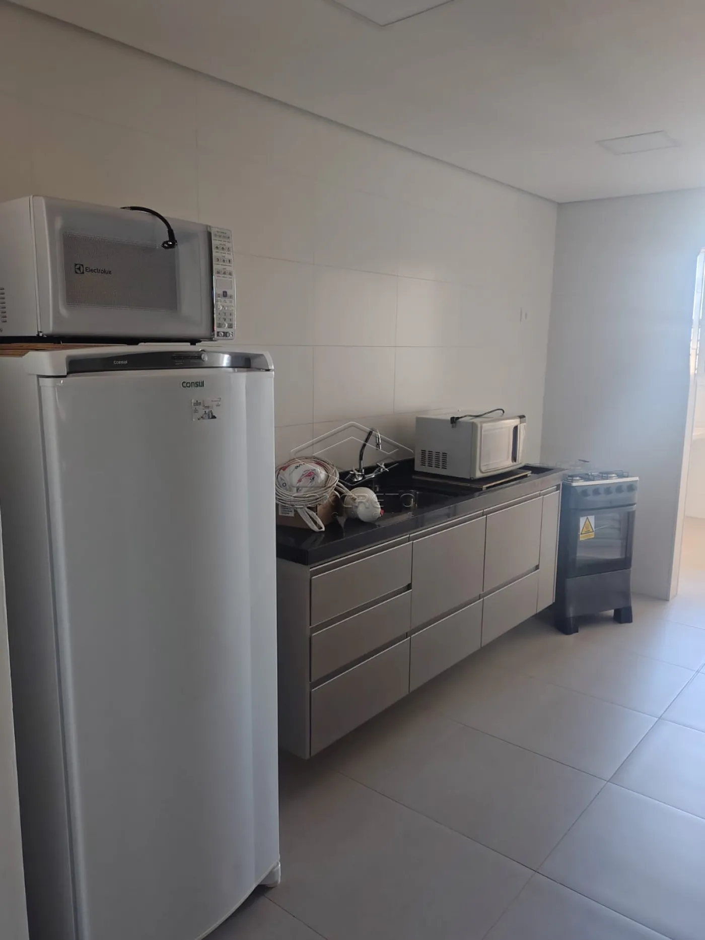 Alugar Apartamento / Padr&atilde;o em Len&ccedil;&oacute;is Paulista R$ 2.800,00 - Foto 2