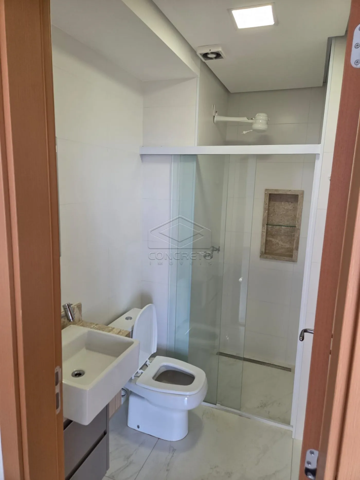 Alugar Apartamento / Padr&atilde;o em Len&ccedil;&oacute;is Paulista R$ 2.800,00 - Foto 2