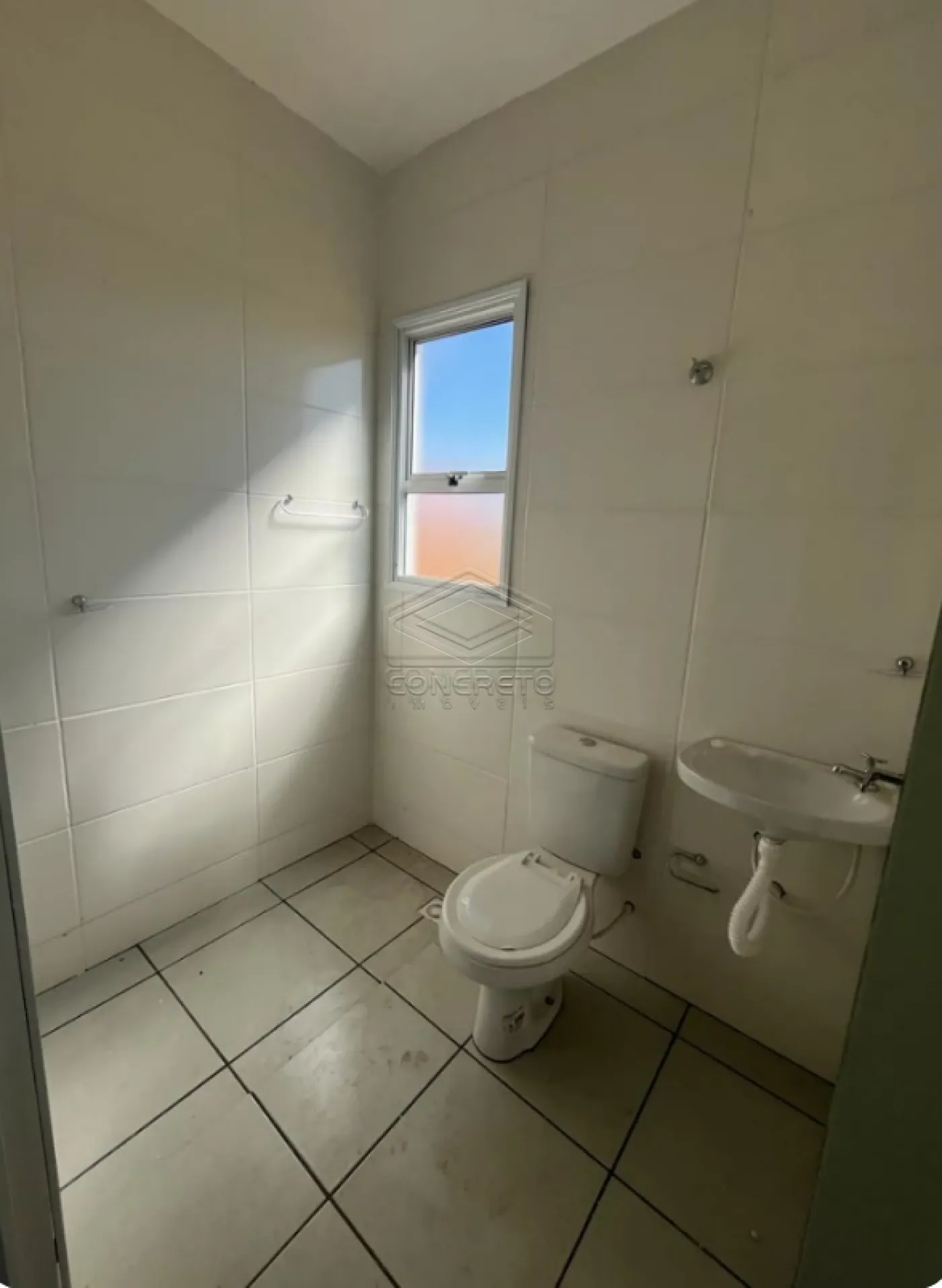 Alugar Casa / Padr&atilde;o em Len&ccedil;&oacute;is Paulista R$ 1.400,00 - Foto 4